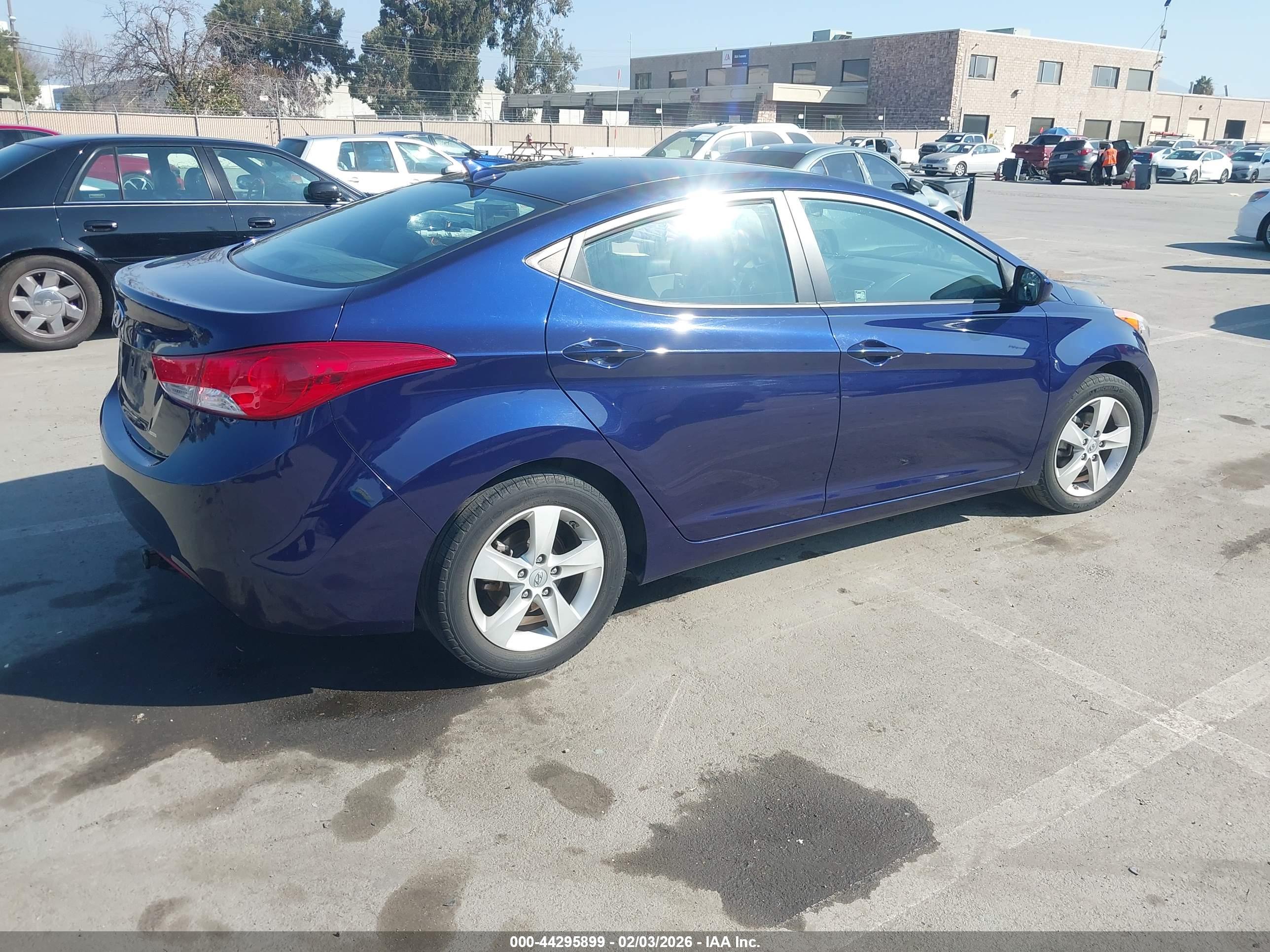 HYUNDAI ELANTRA image 4
