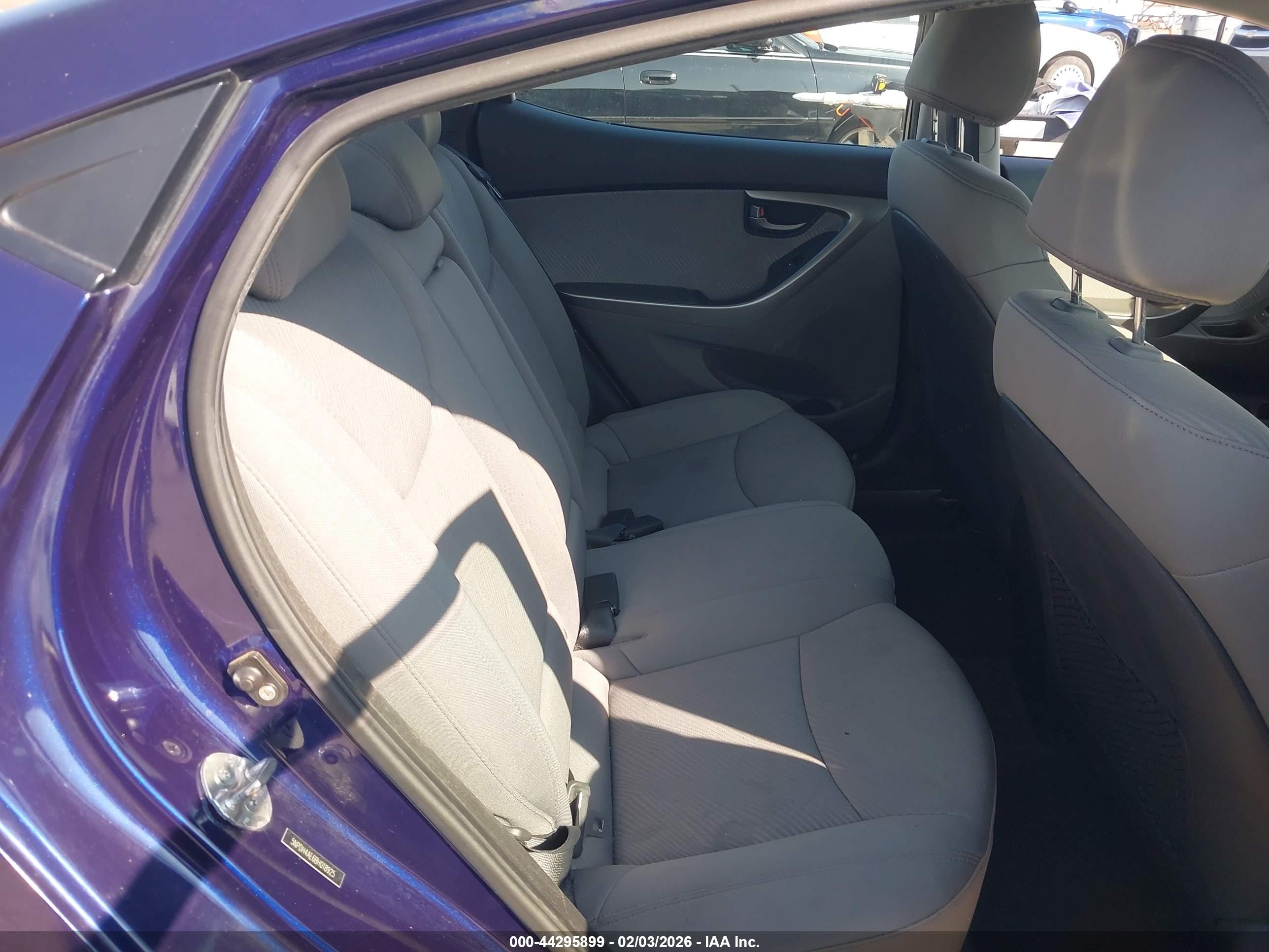 HYUNDAI ELANTRA image 8