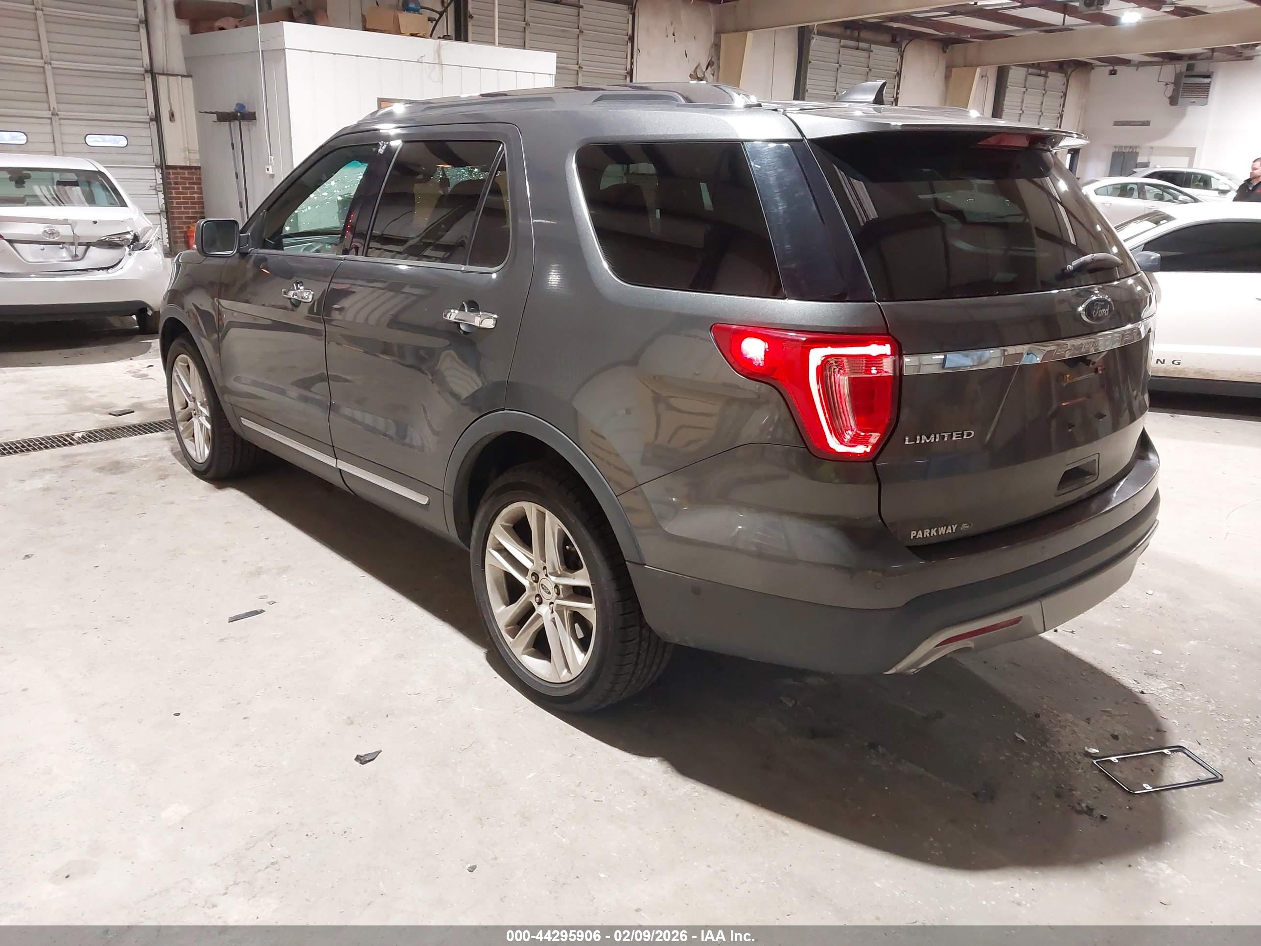FORD EXPLORER image 3