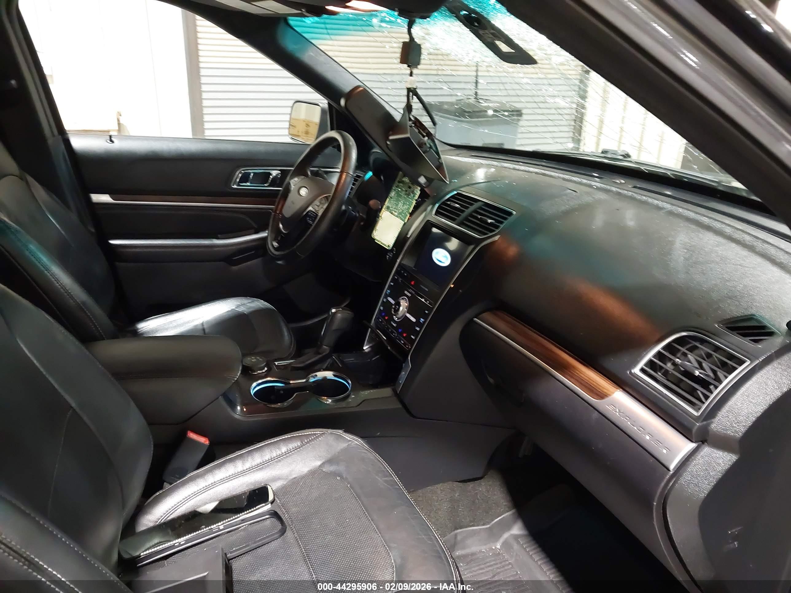 FORD EXPLORER image 5