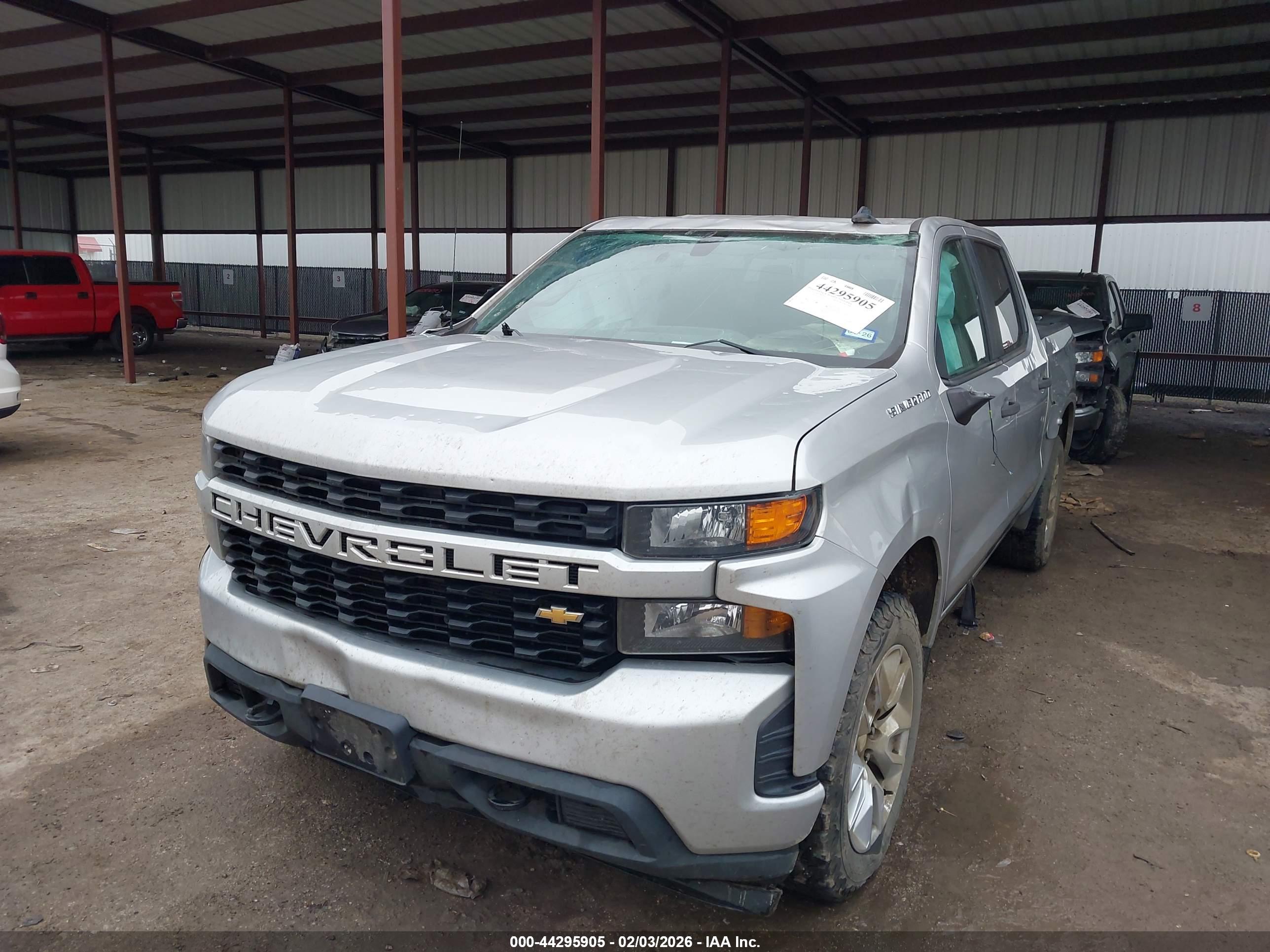 CHEVROLET SILVERADO image 2