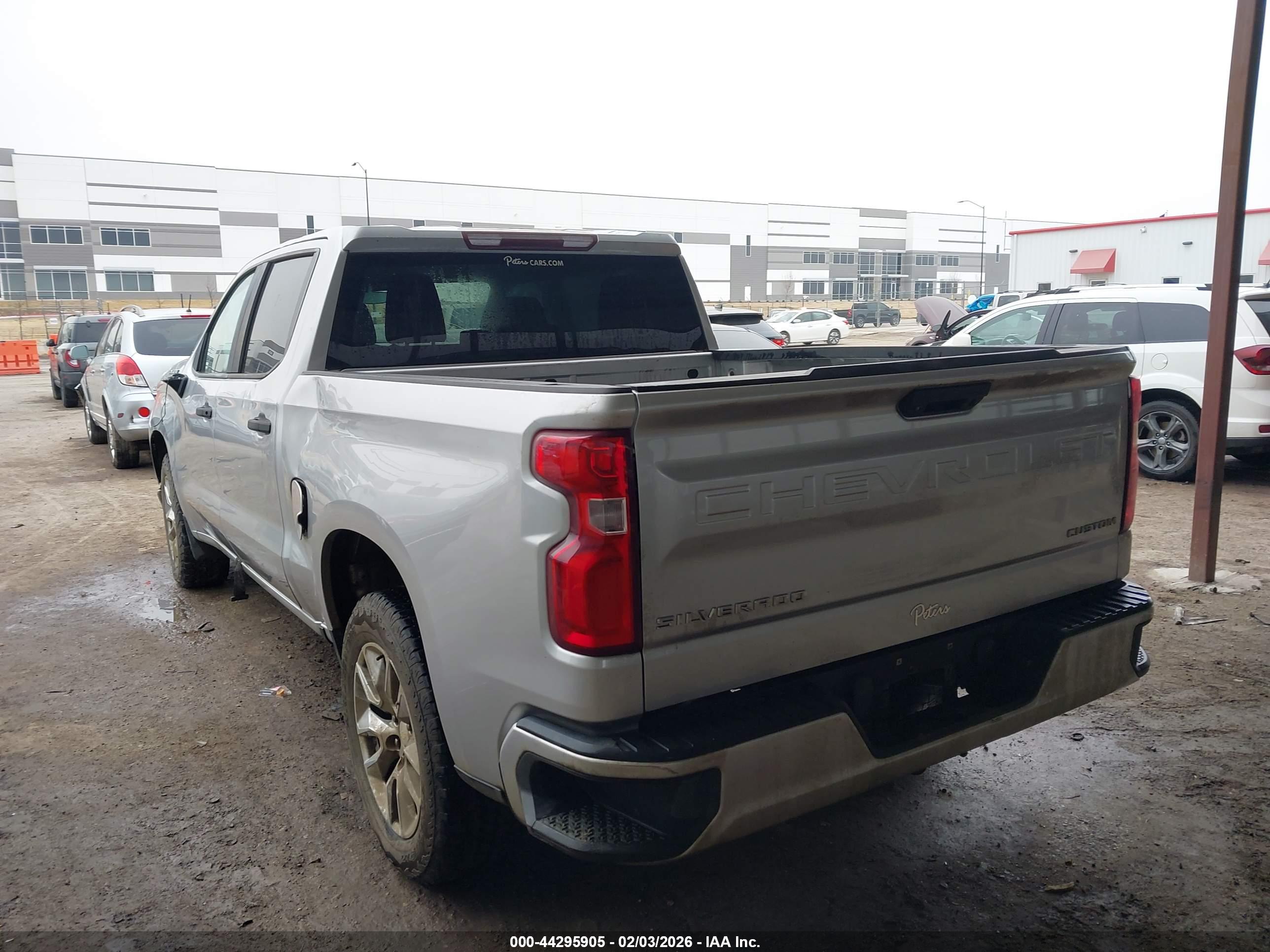 CHEVROLET SILVERADO image 3