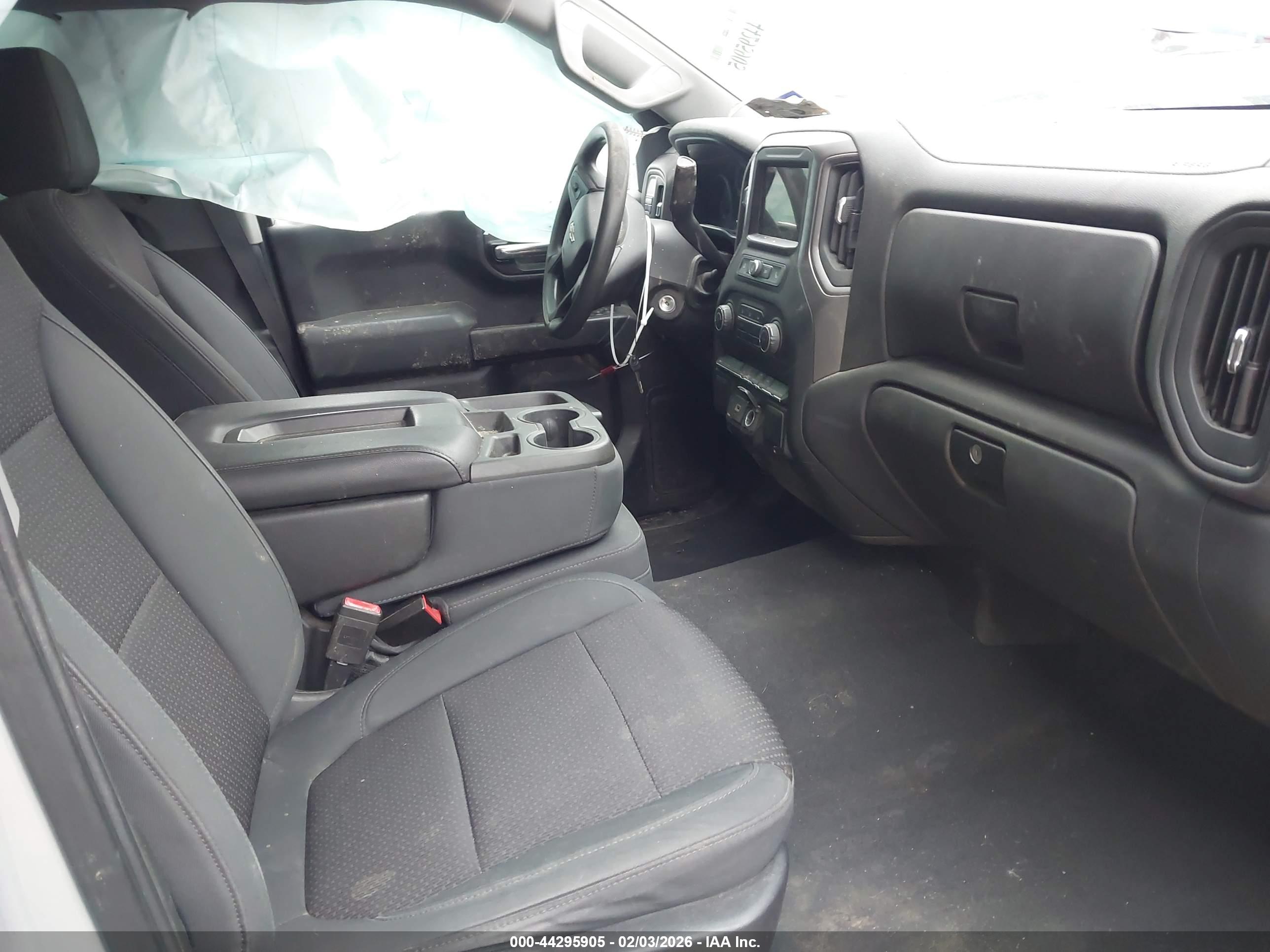 CHEVROLET SILVERADO image 5