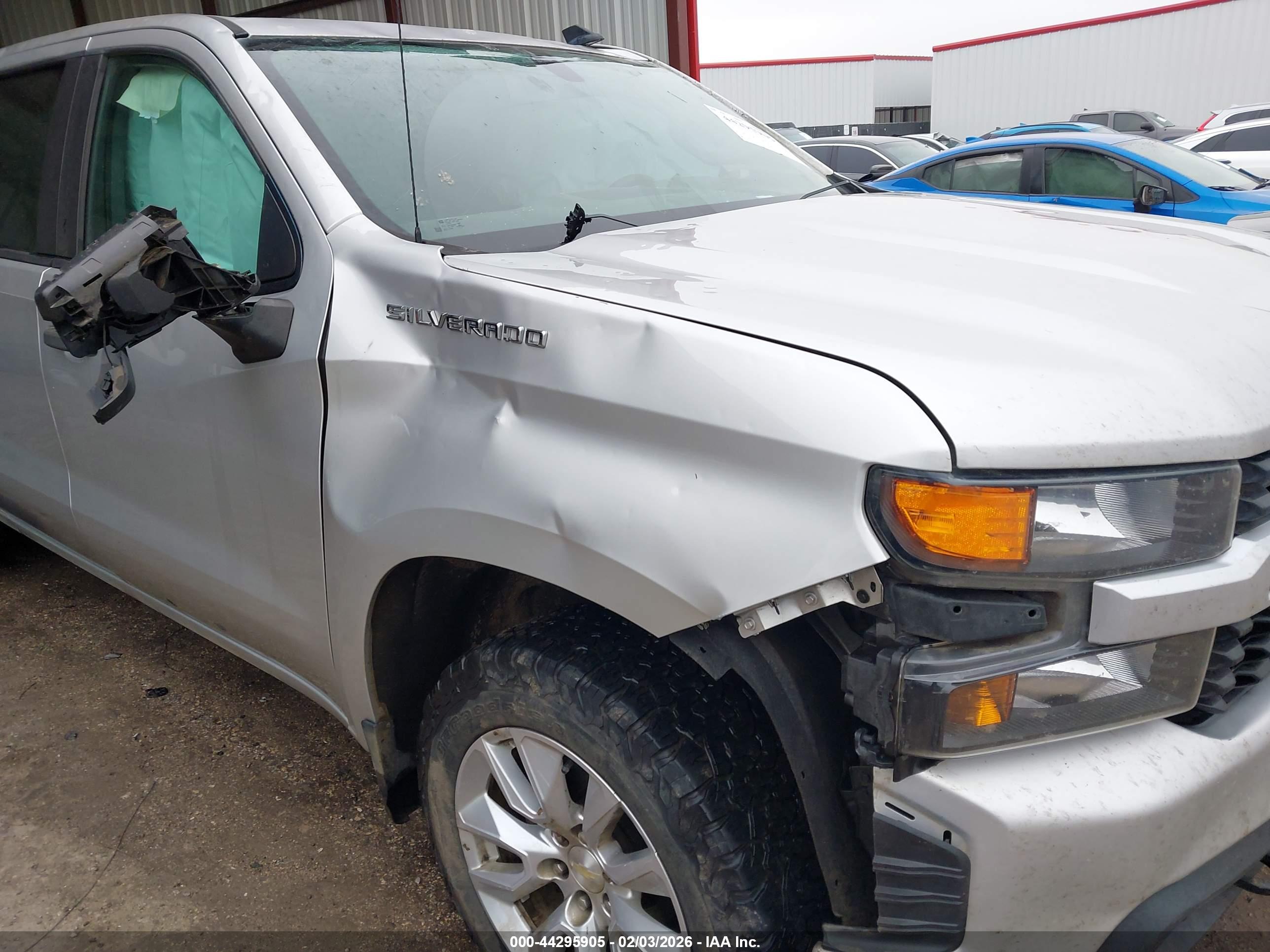 CHEVROLET SILVERADO image 6