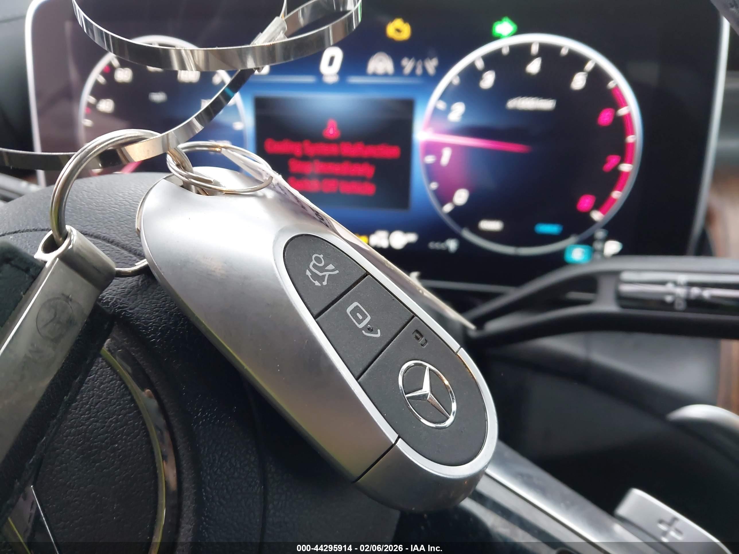 MERCEDES-BENZ GLC image 11