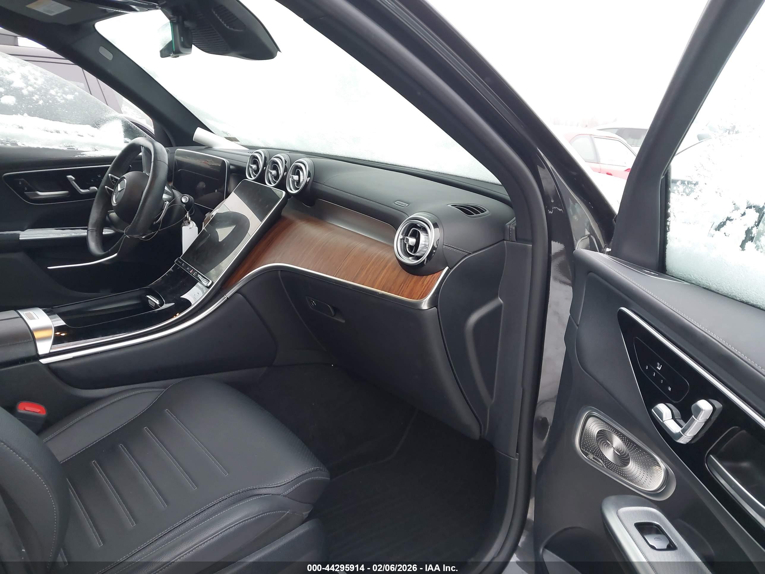 MERCEDES-BENZ GLC image 5