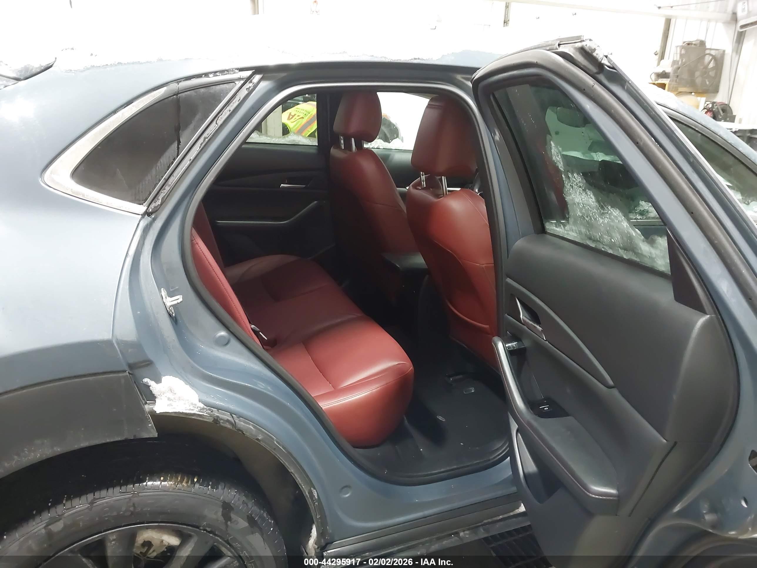 MAZDA CX-30 image 8