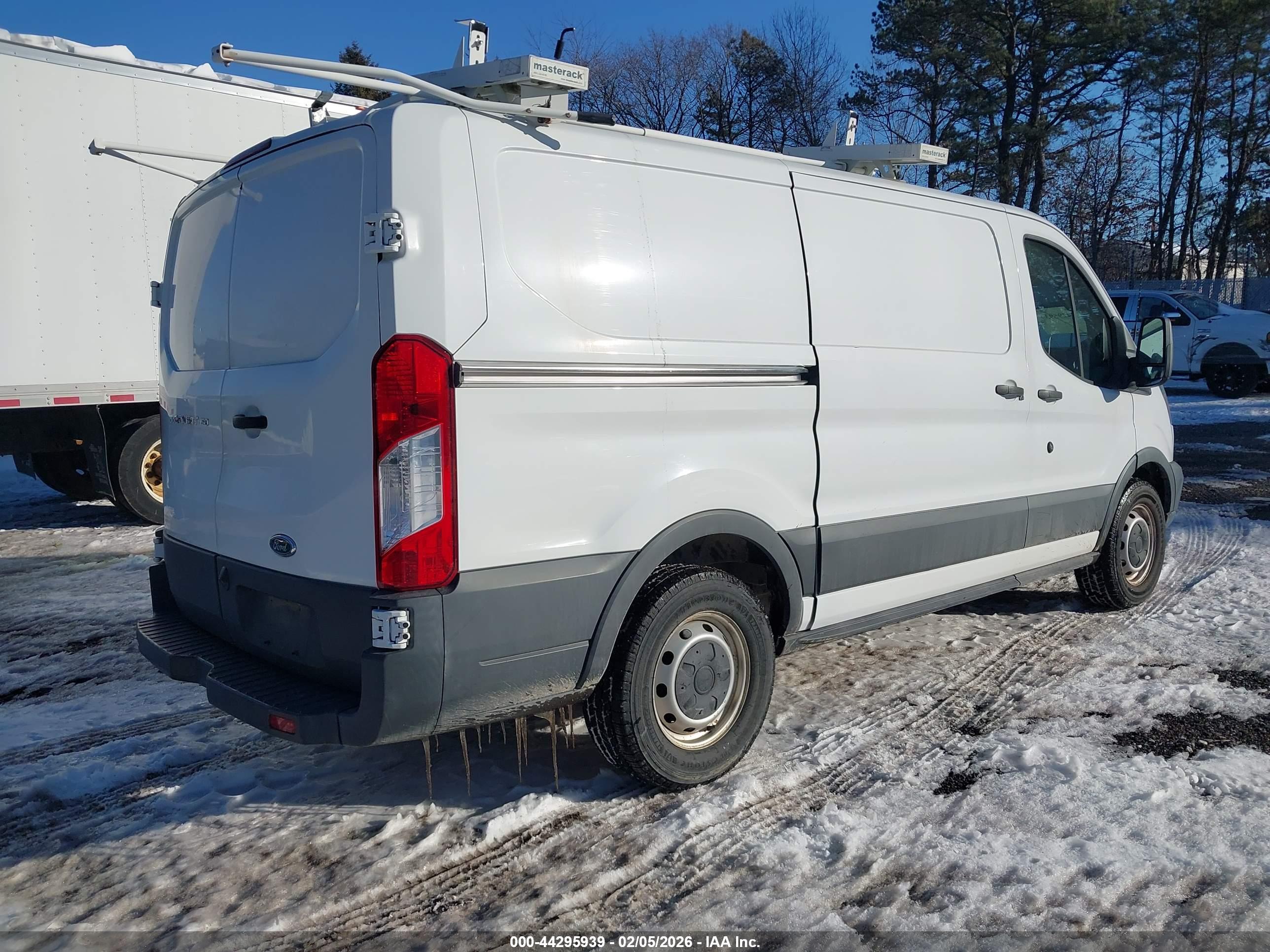 FORD TRANSIT-150 image 4