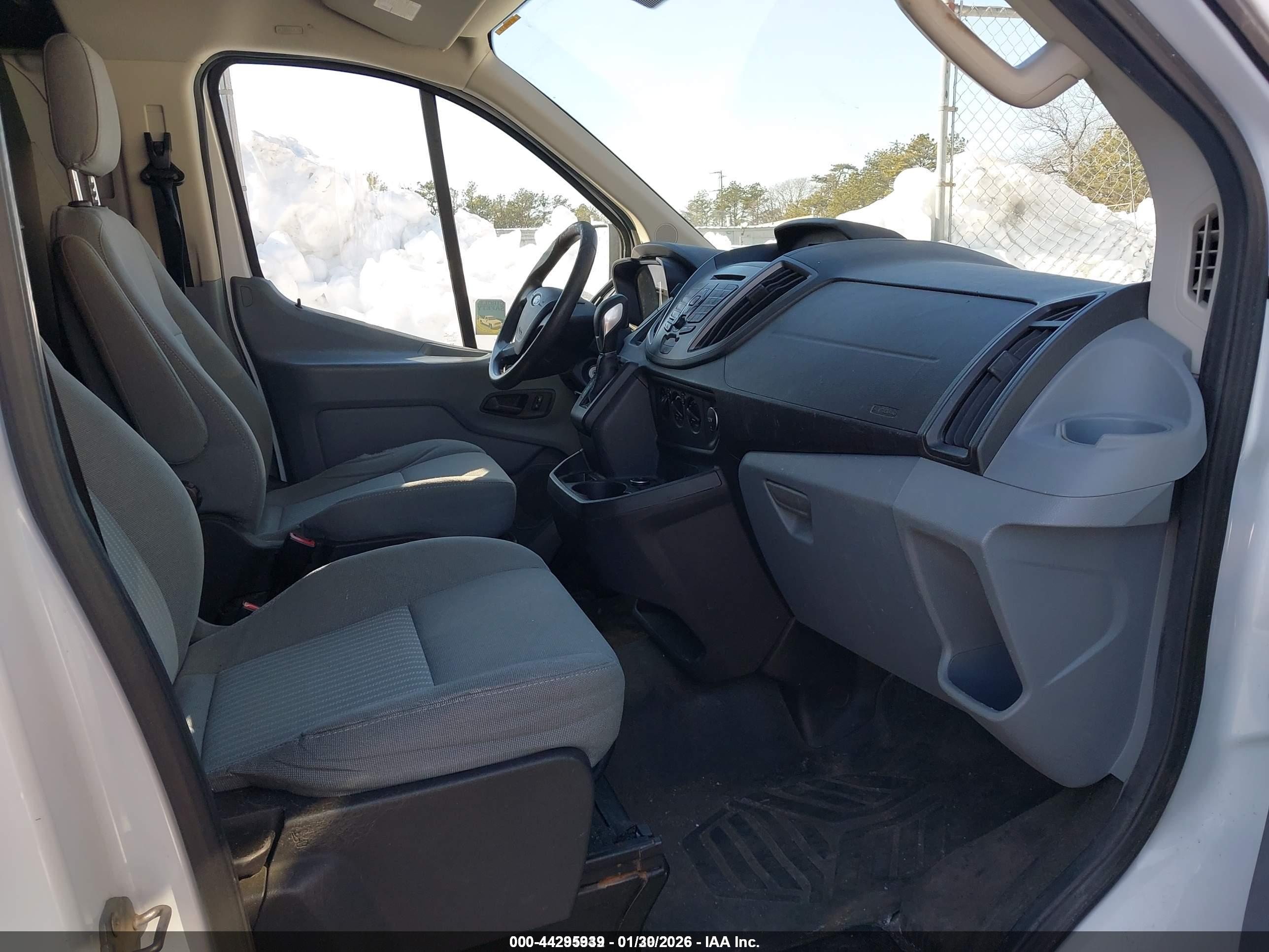 FORD TRANSIT-150 image 5