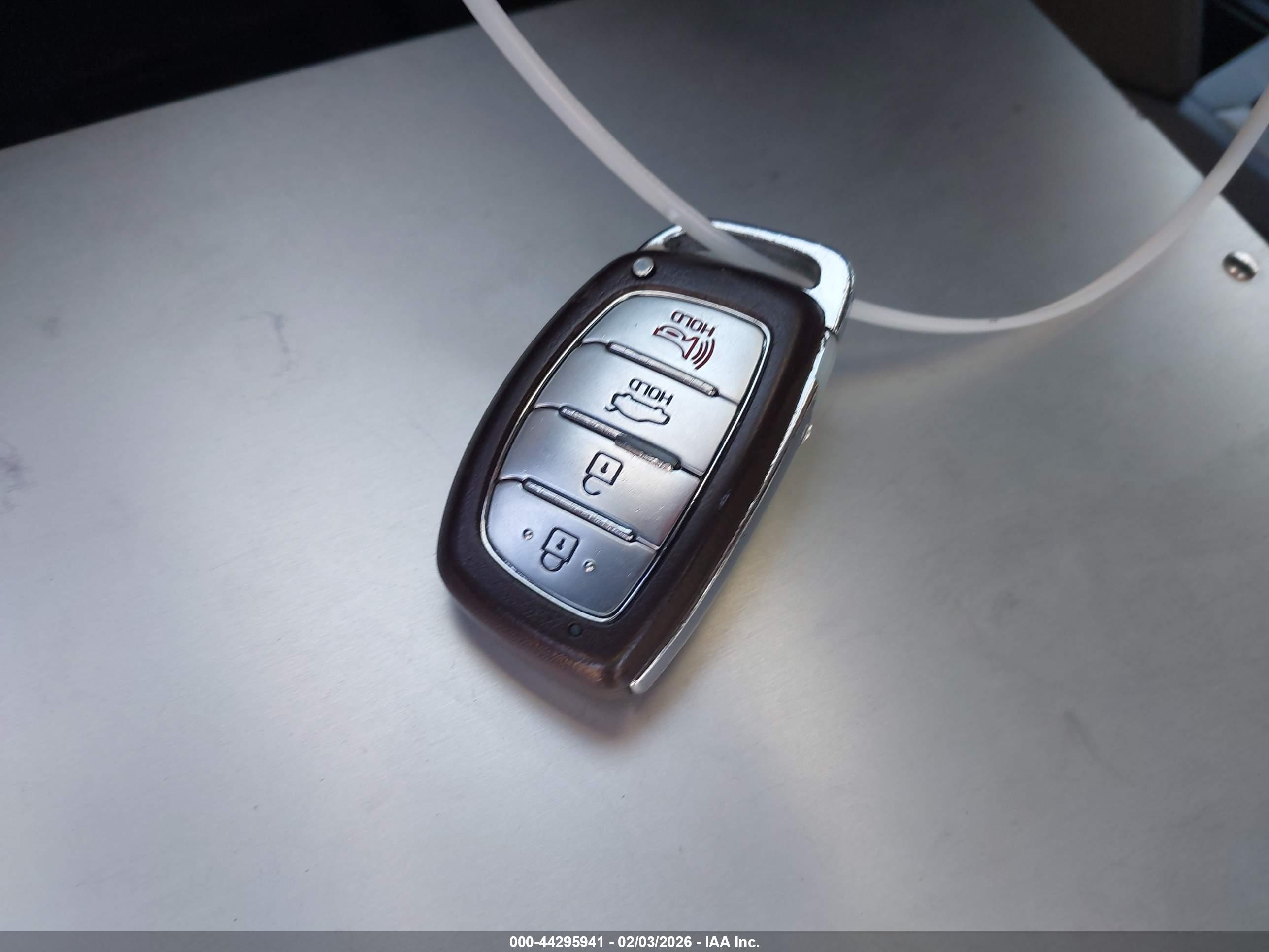HYUNDAI ELANTRA image 11