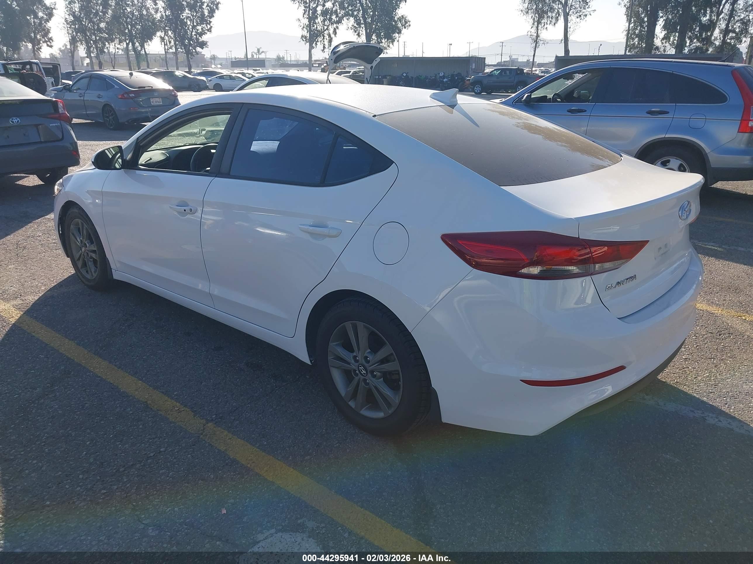 HYUNDAI ELANTRA image 3