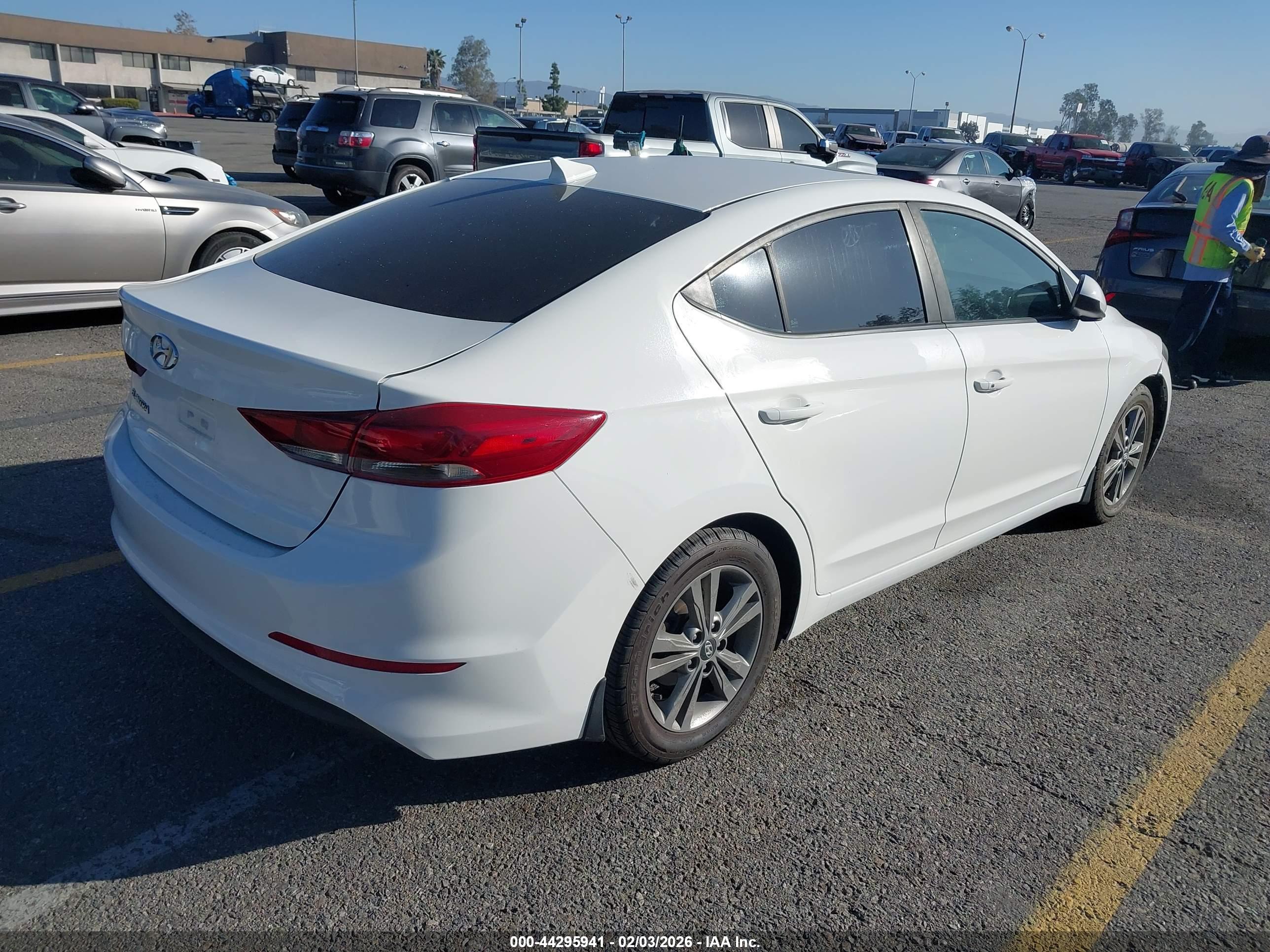 HYUNDAI ELANTRA image 4