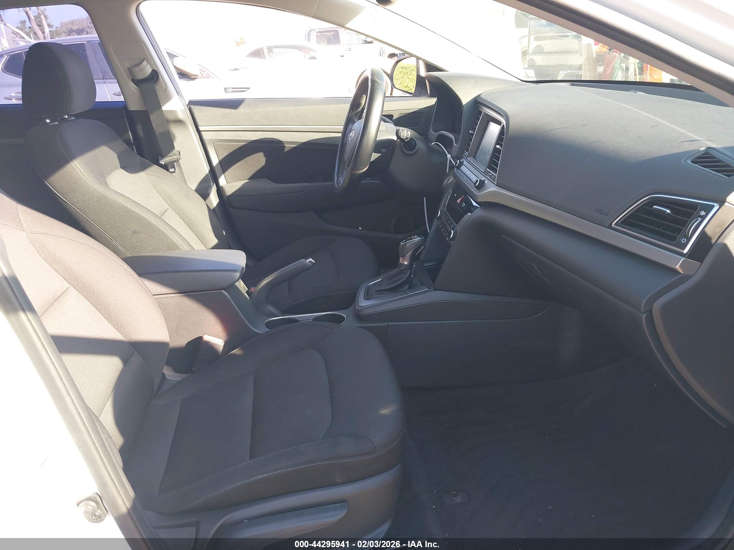 HYUNDAI ELANTRA image 5