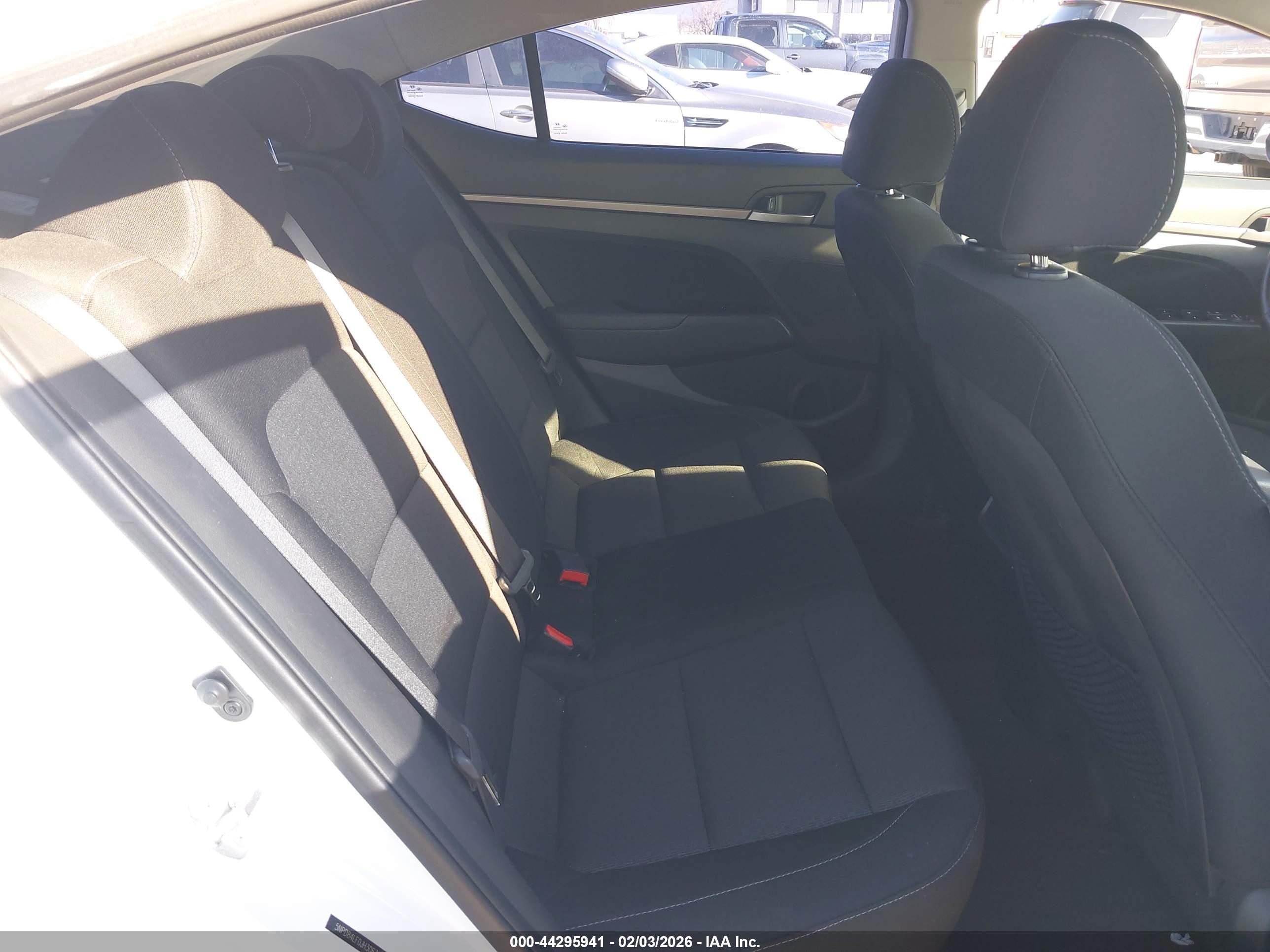 HYUNDAI ELANTRA image 8