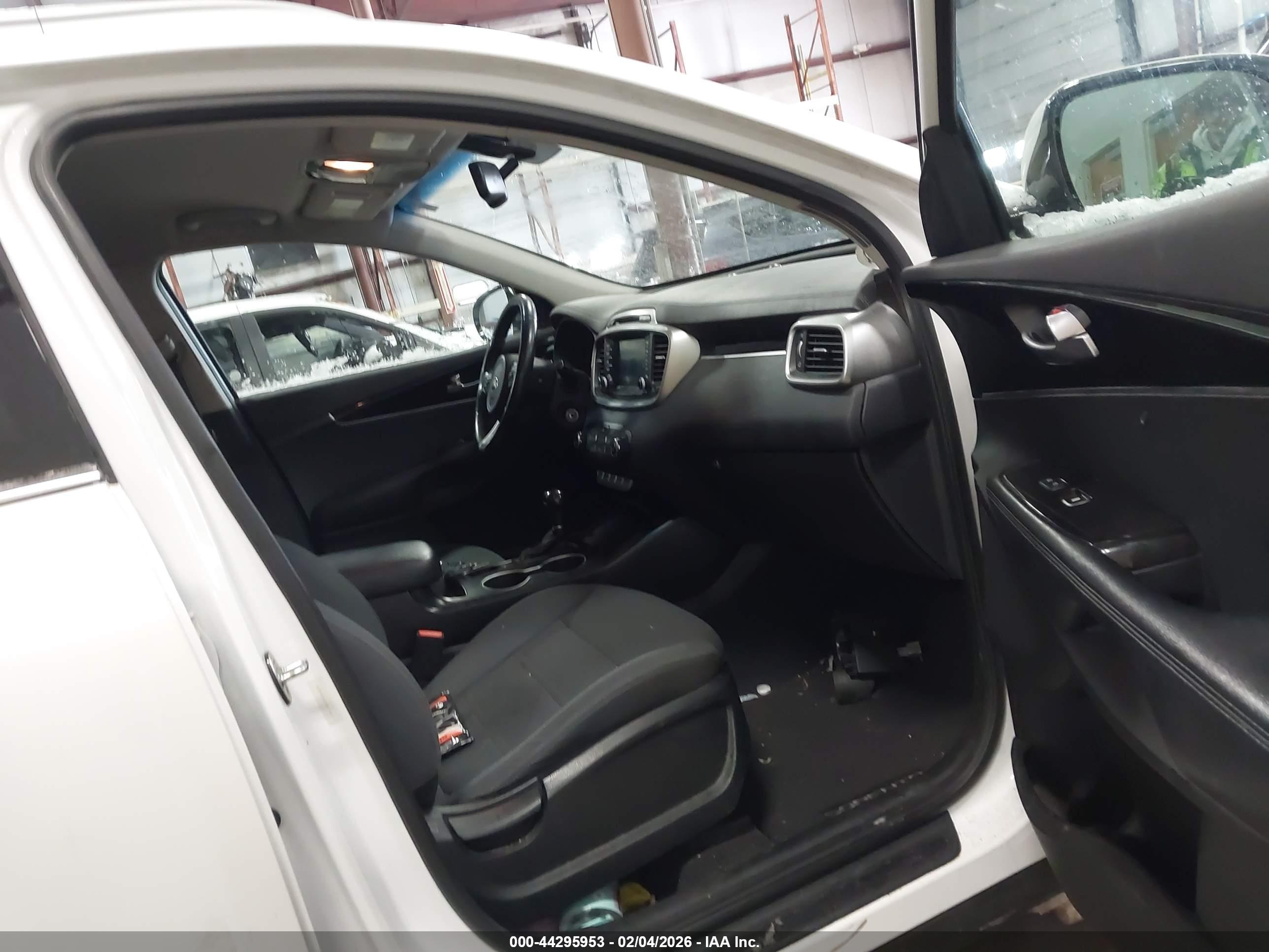 KIA SORENTO image 5