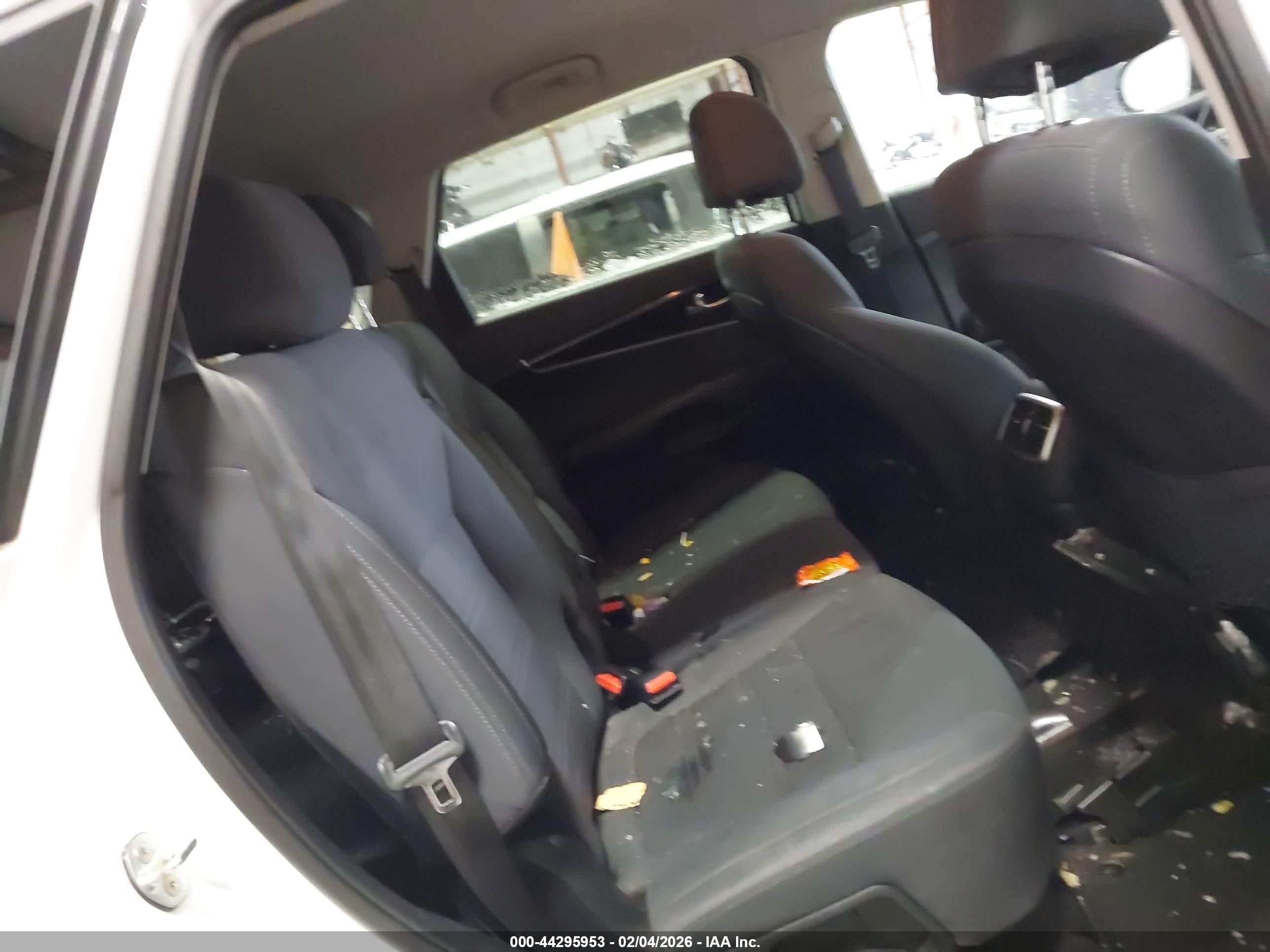 KIA SORENTO image 8