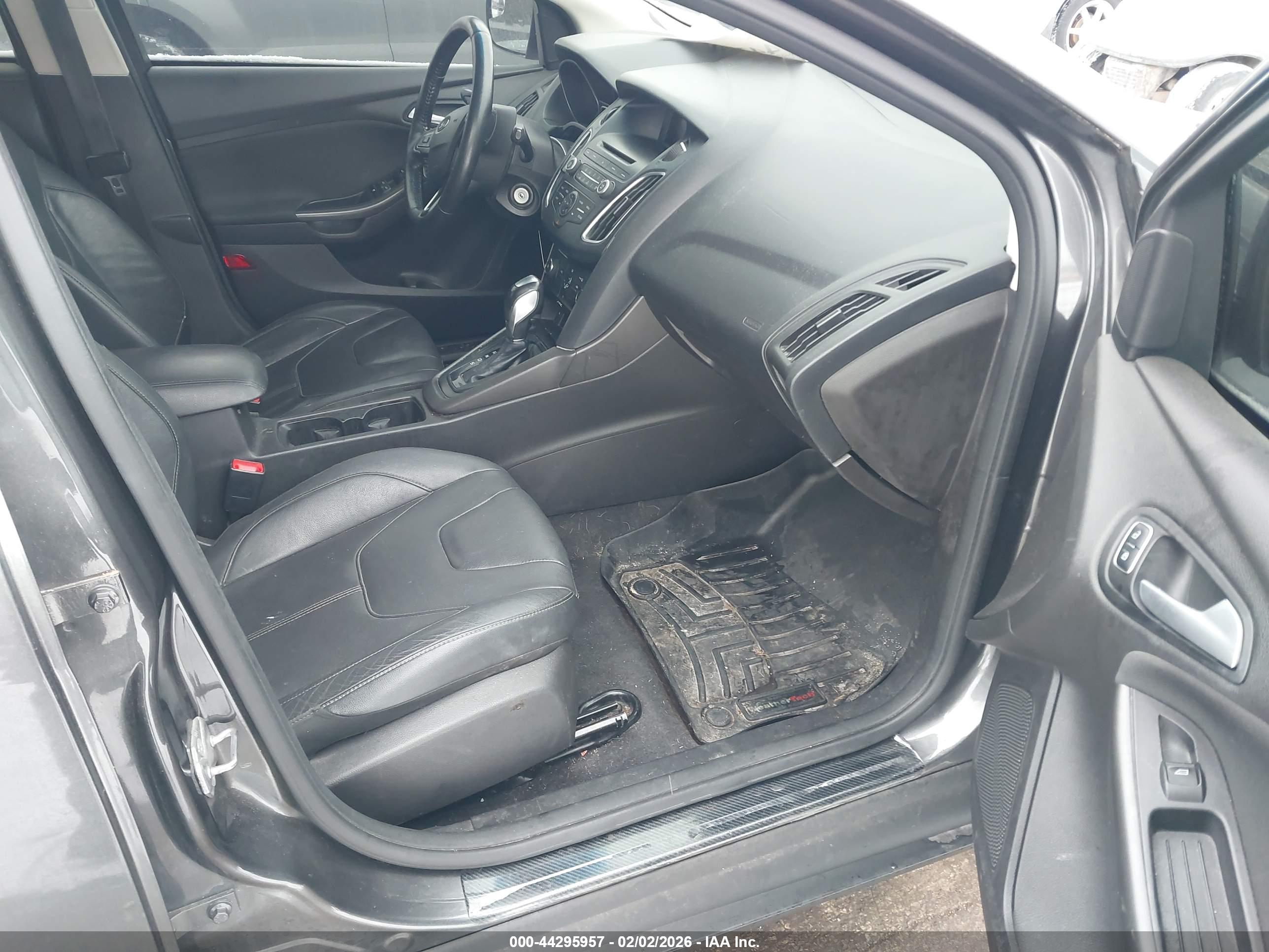 FORD FOCUS image 5