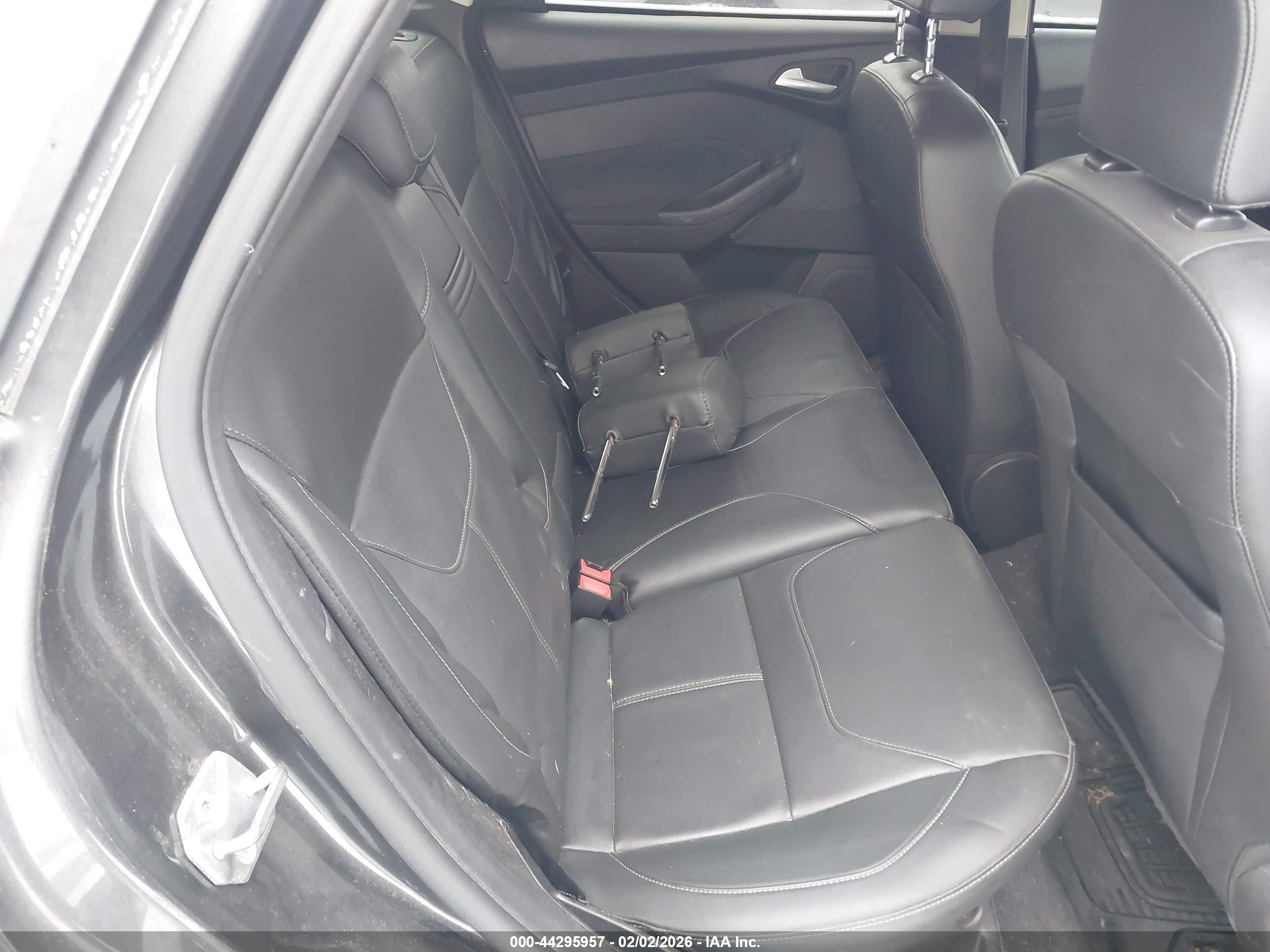 FORD FOCUS image 8