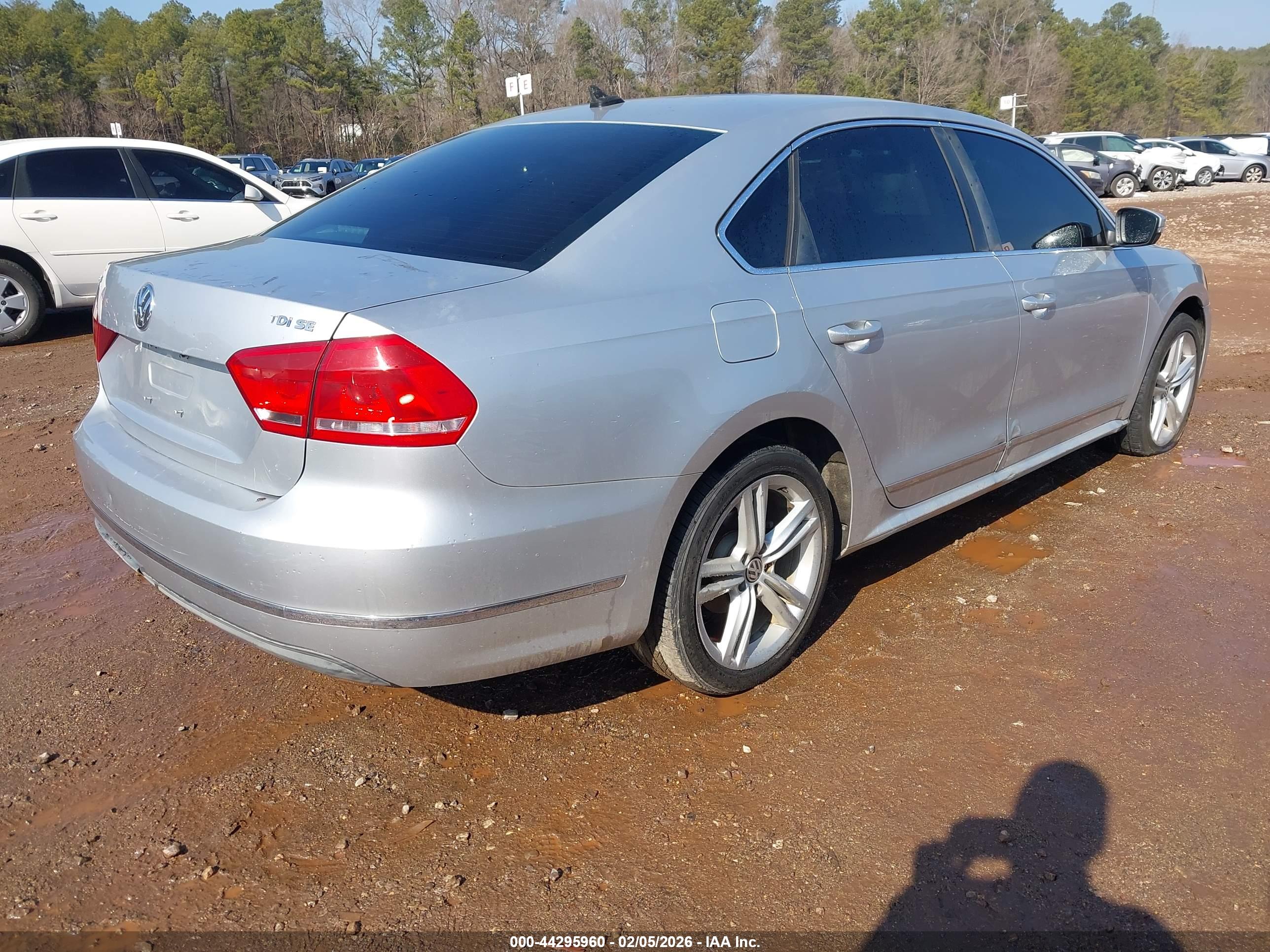 VOLKSWAGEN PASSAT image 4