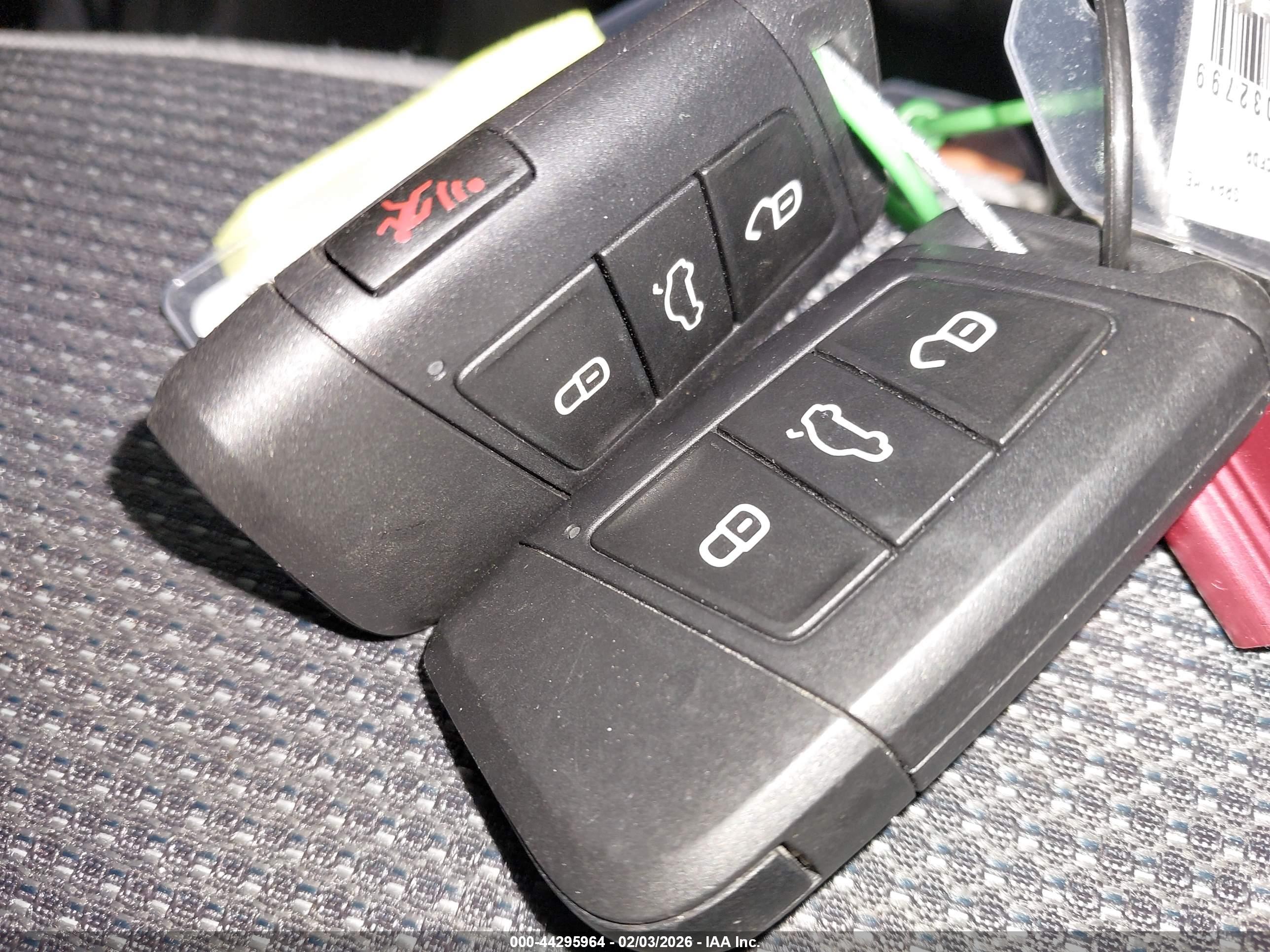VOLKSWAGEN TAOS image 11