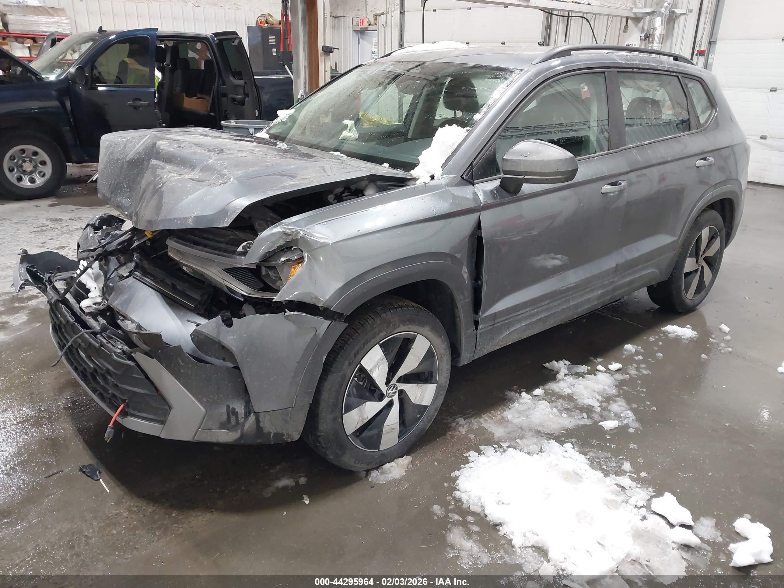 VOLKSWAGEN TAOS image 2