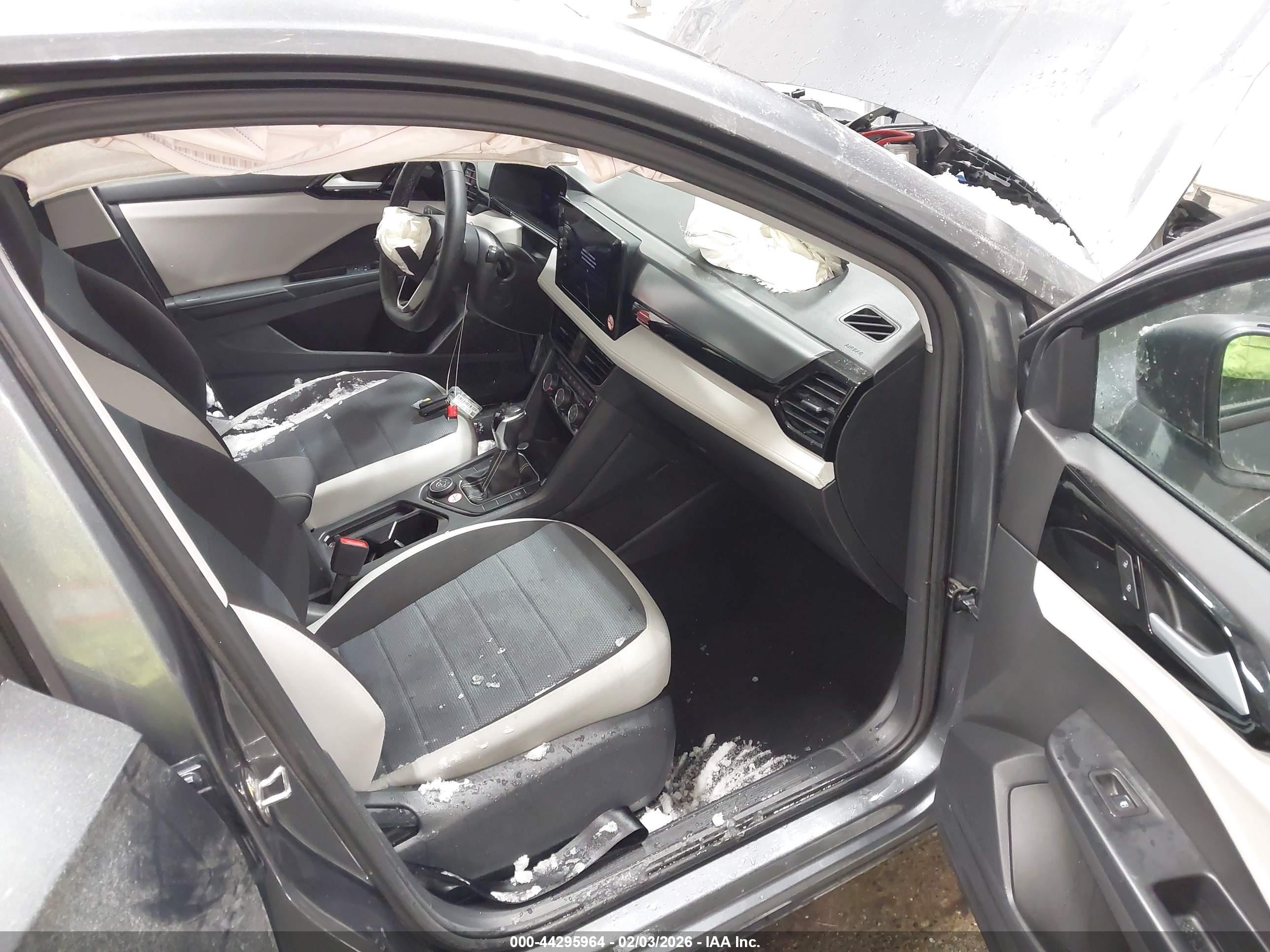 VOLKSWAGEN TAOS image 5