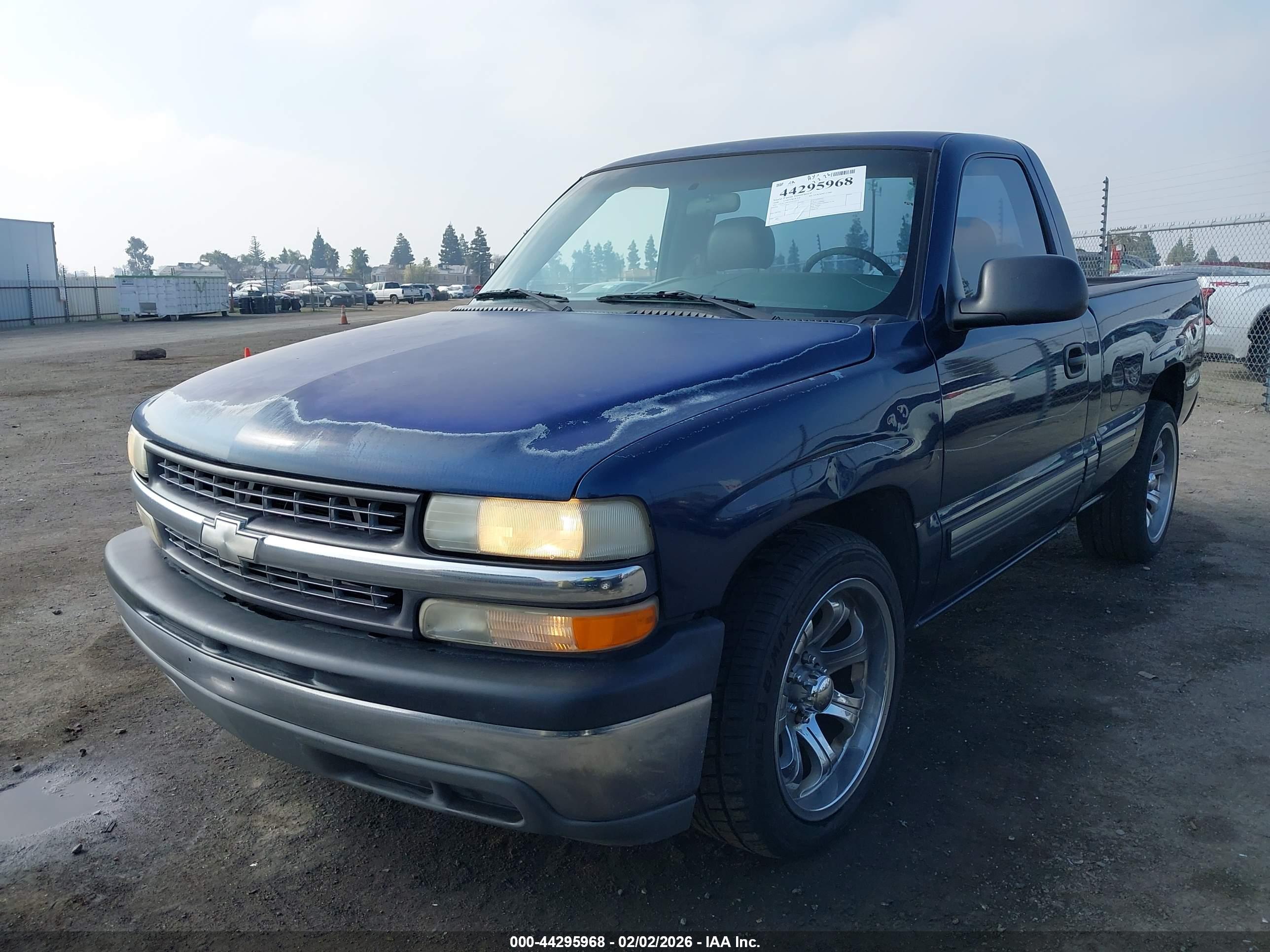CHEVROLET SILVERADO image 2