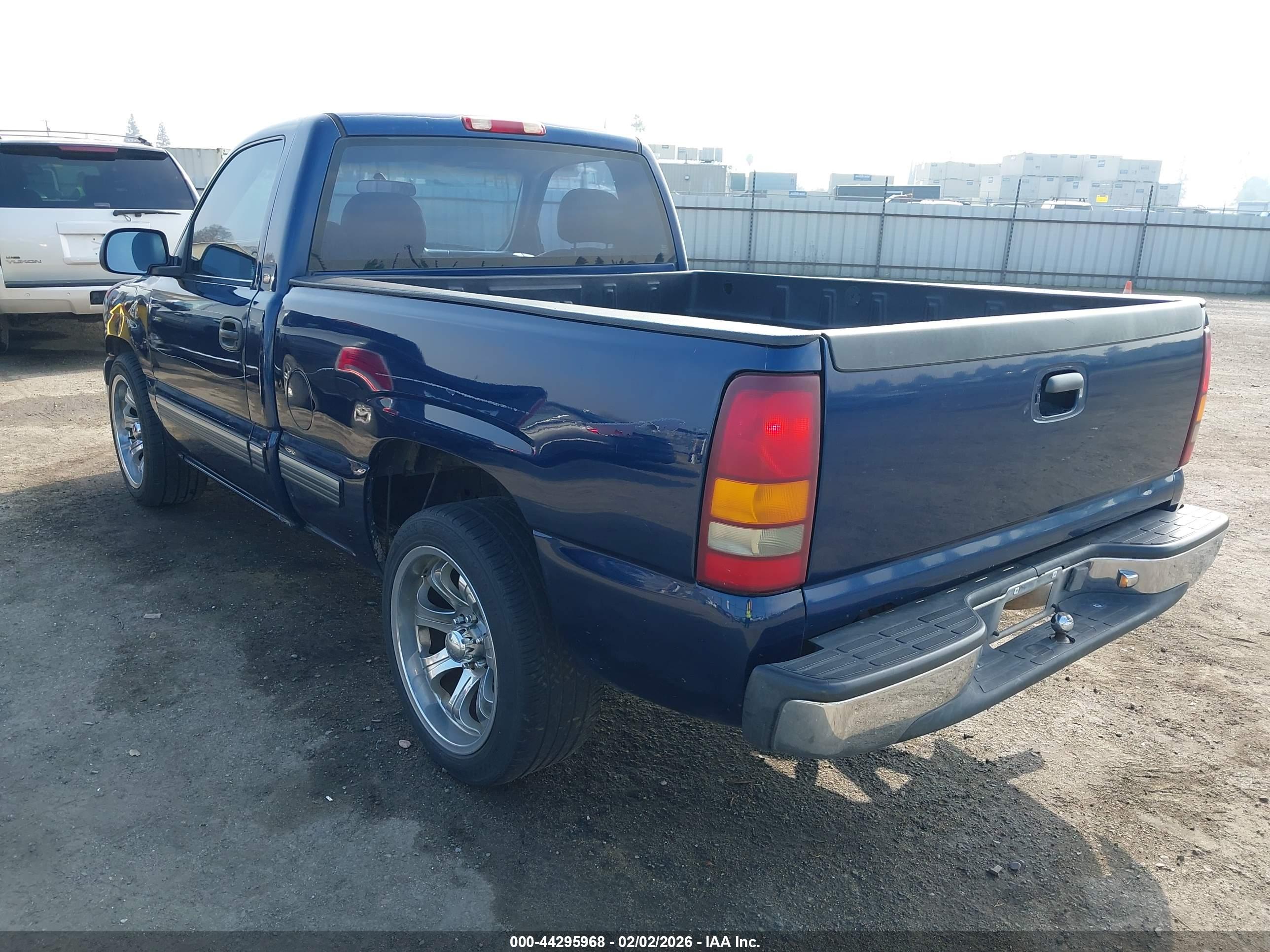 CHEVROLET SILVERADO image 3