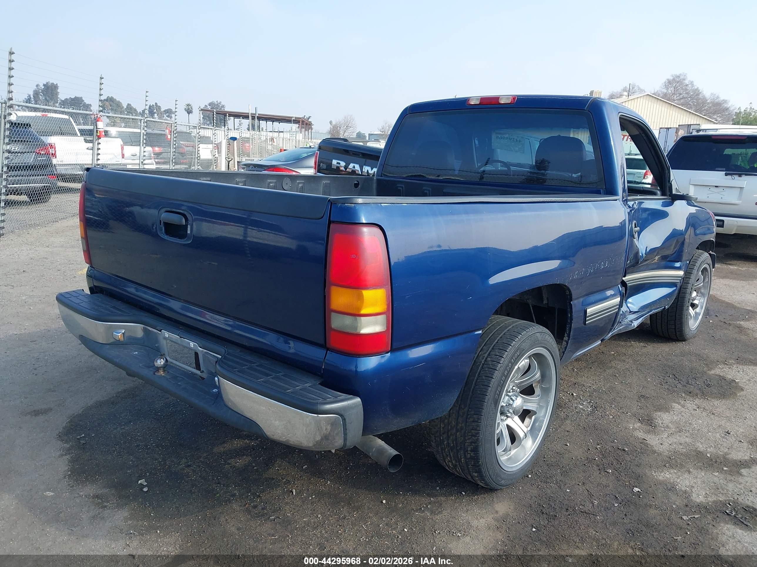 CHEVROLET SILVERADO image 4