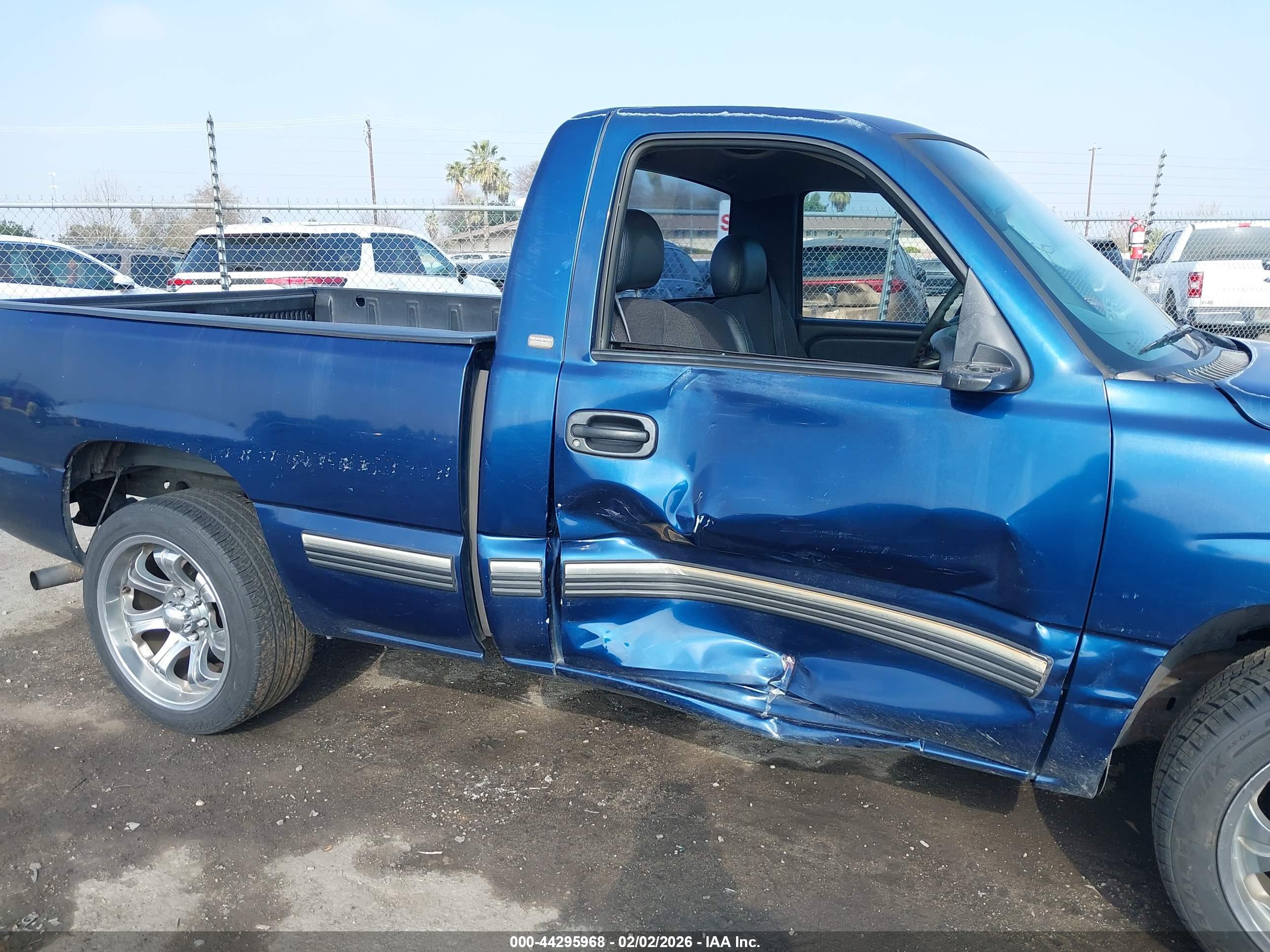 CHEVROLET SILVERADO image 6