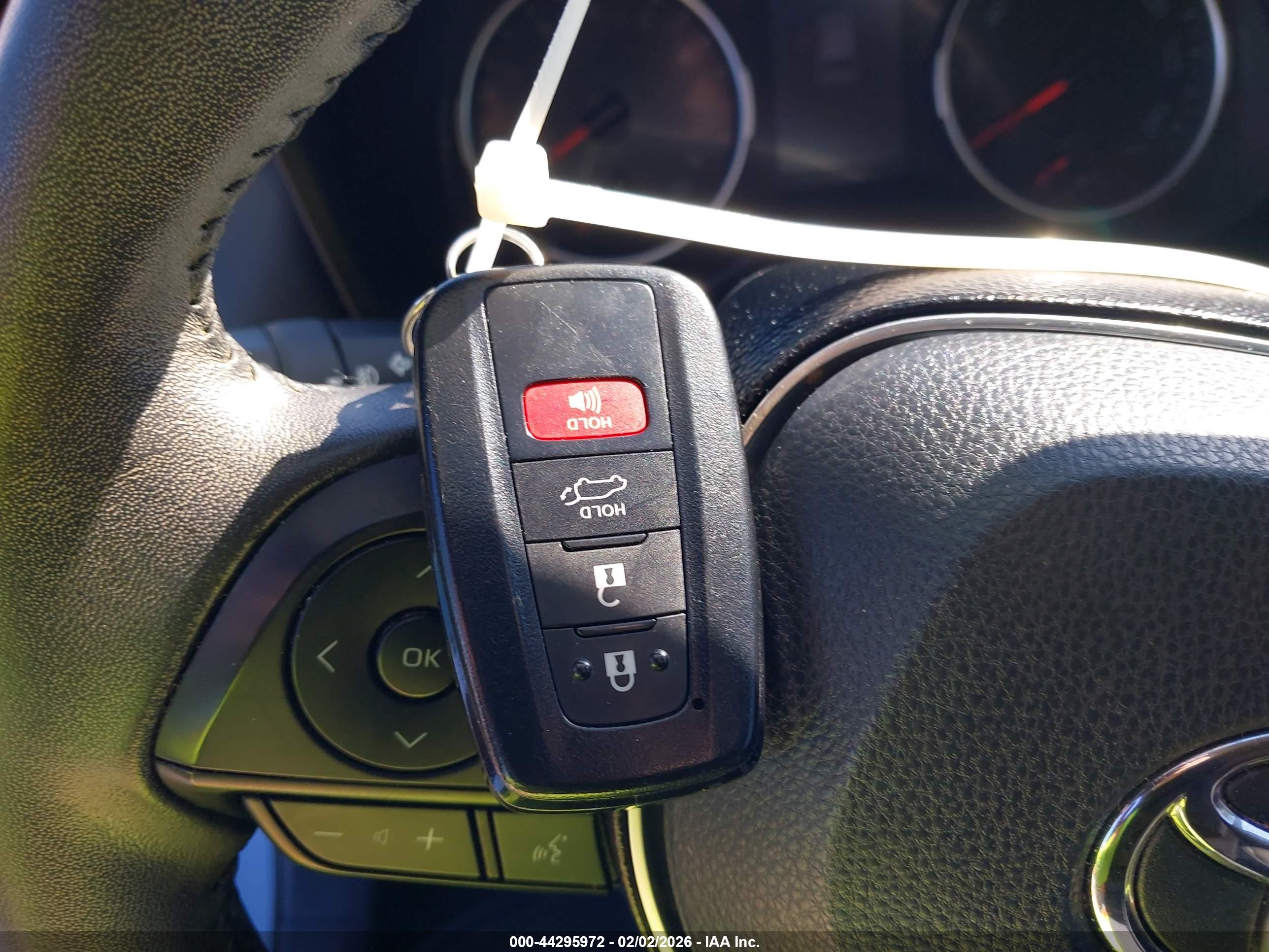 TOYOTA RAV4 image 11