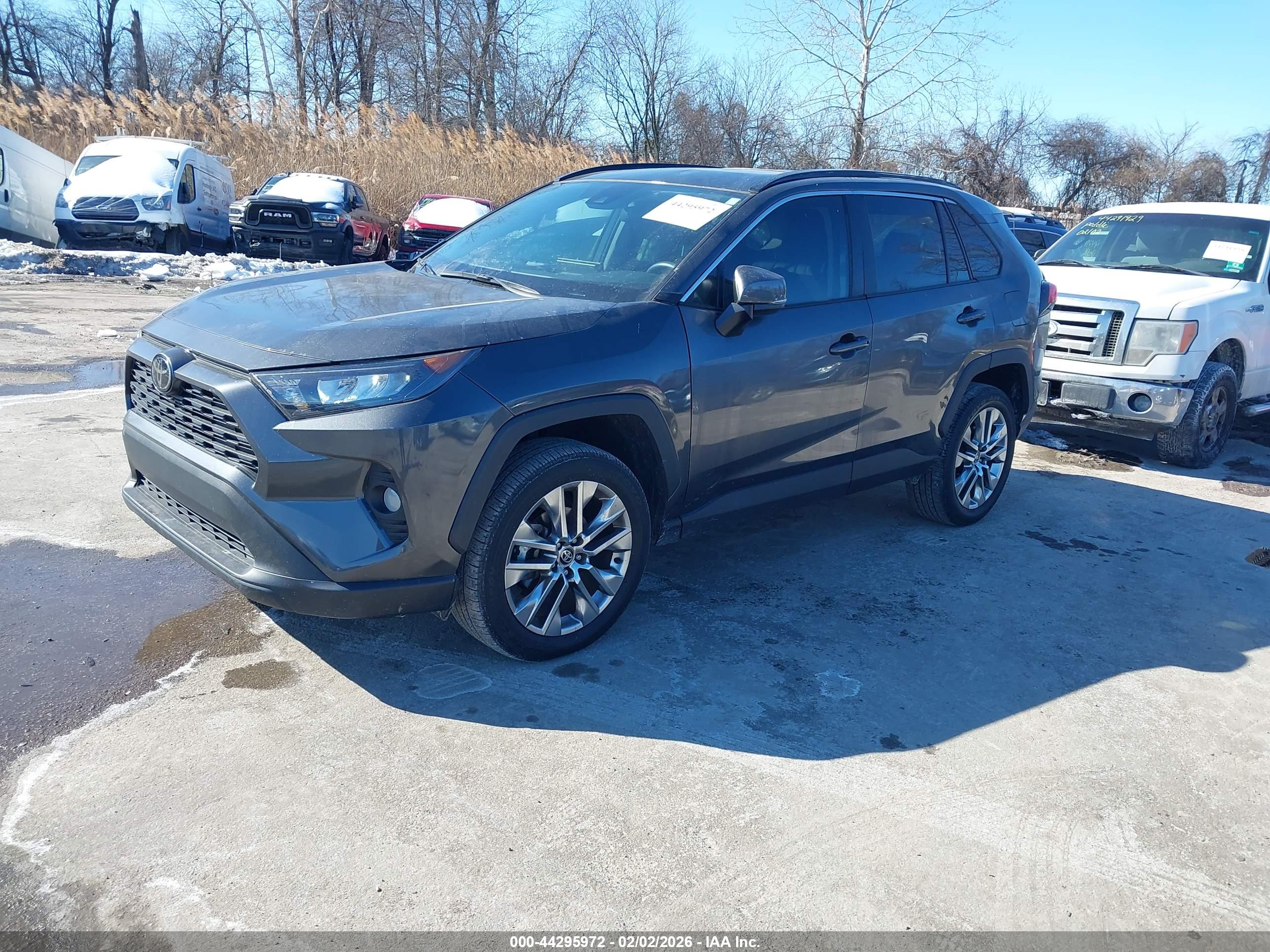 TOYOTA RAV4 image 2