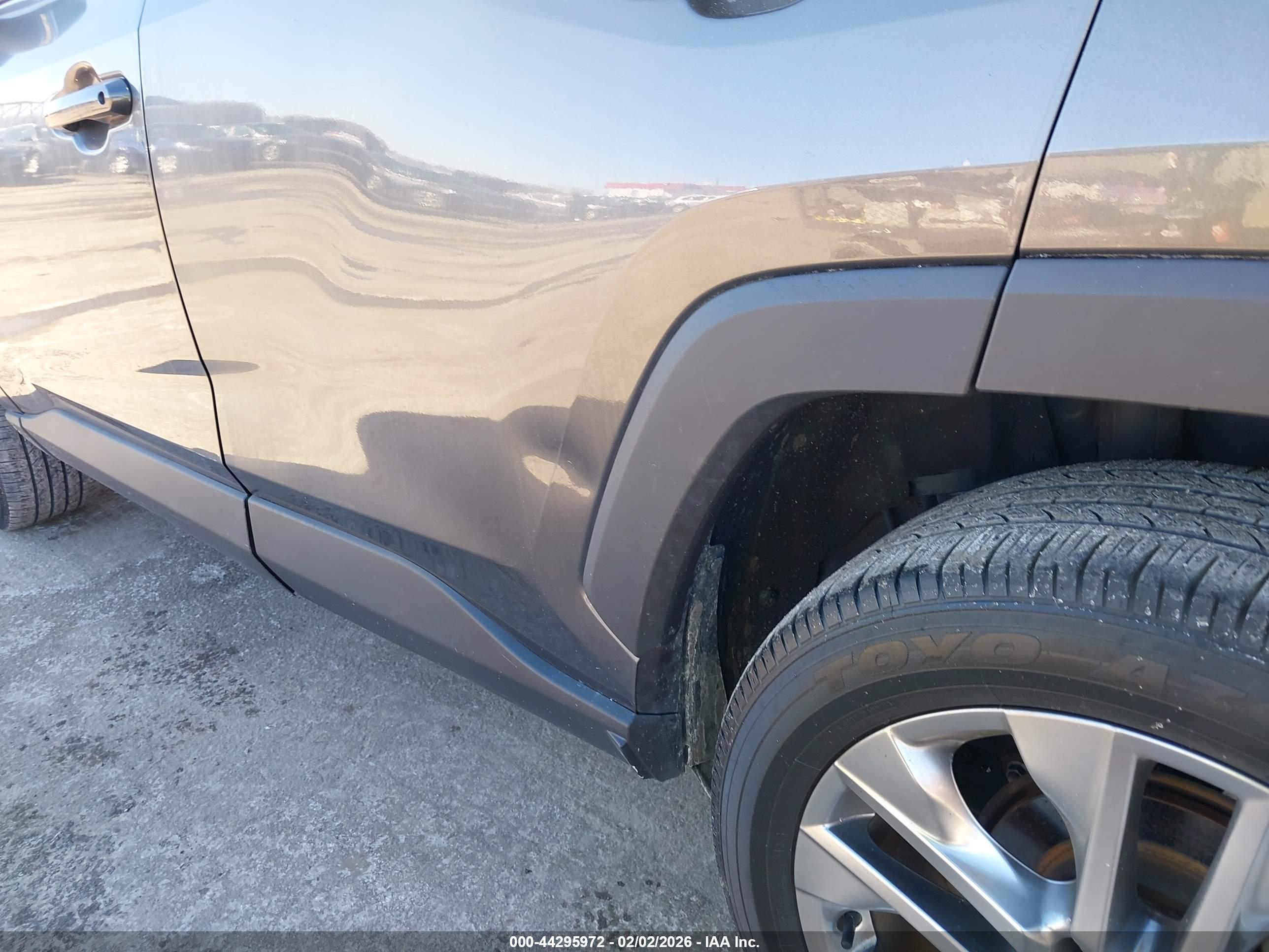 TOYOTA RAV4 image 6