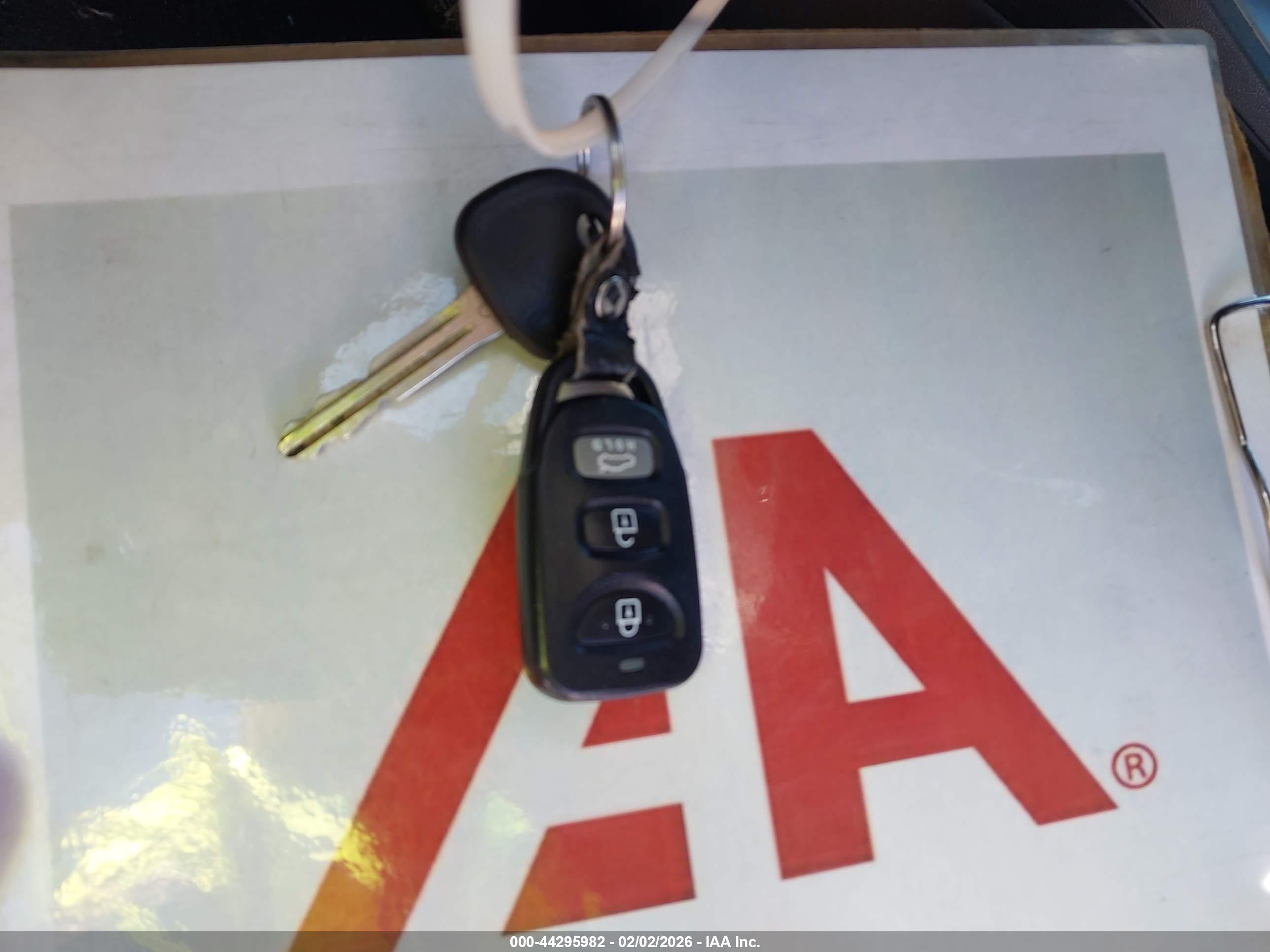 HYUNDAI ELANTRA image 11