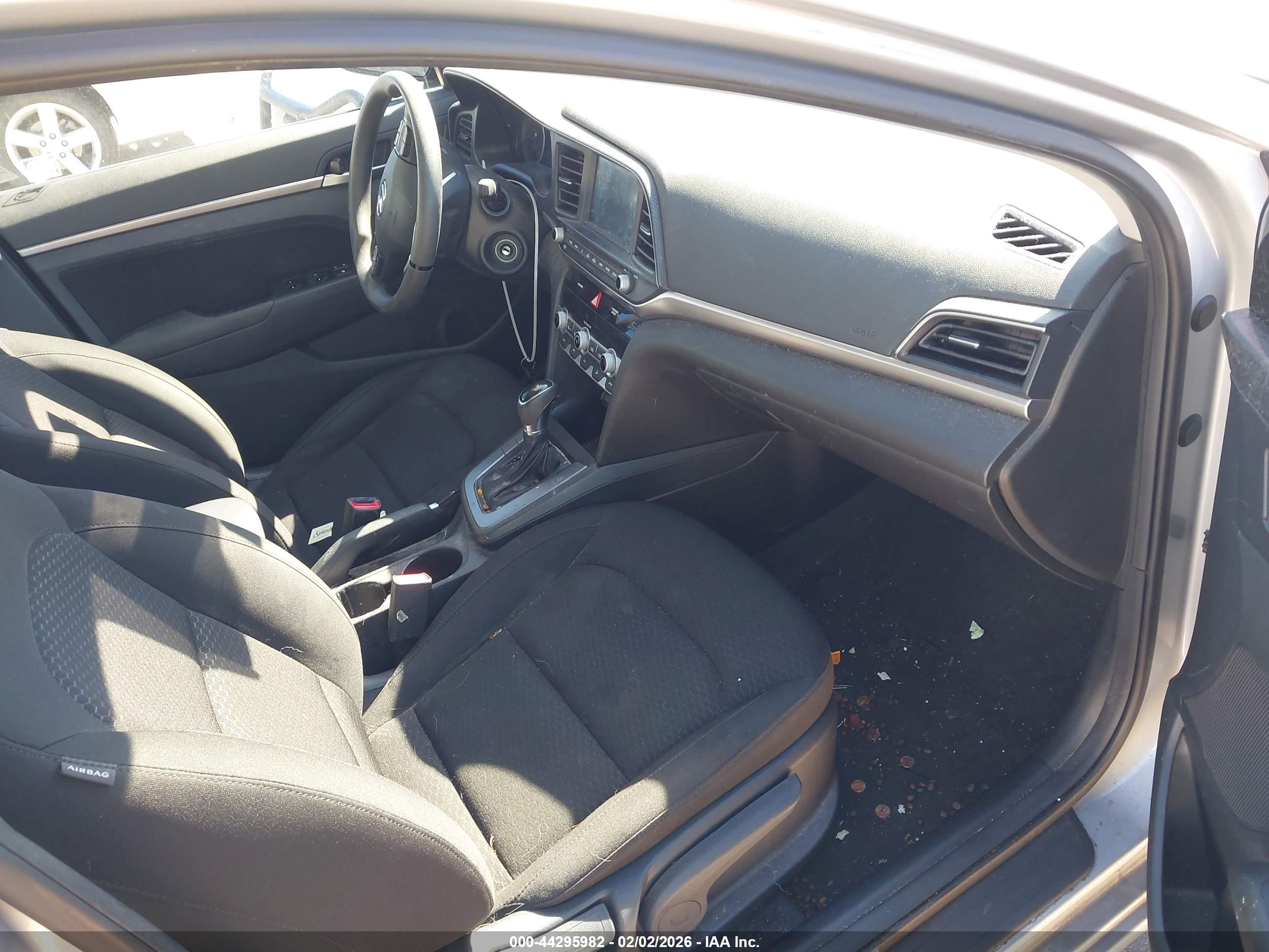 HYUNDAI ELANTRA image 5