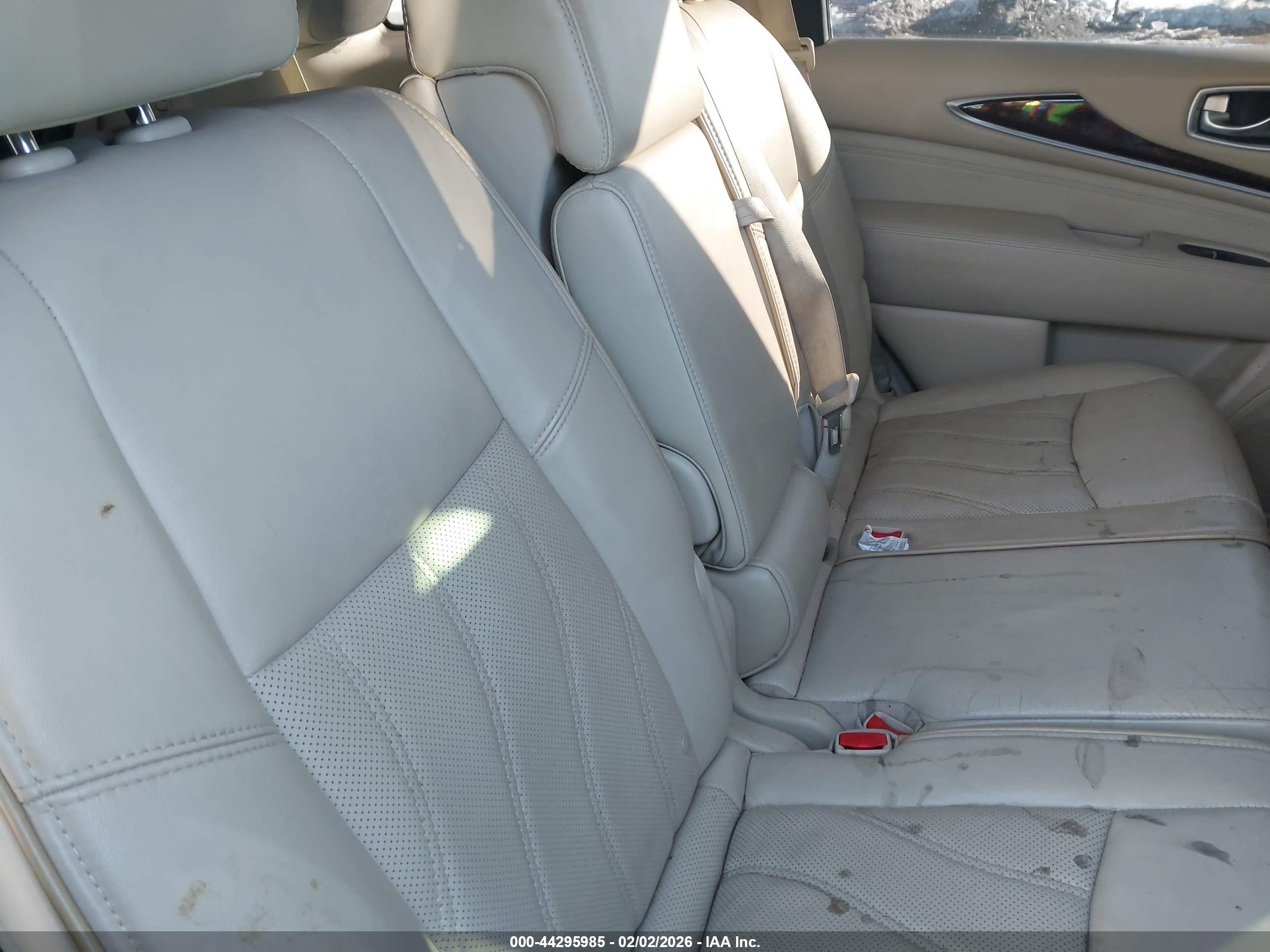 INFINITI JX35 image 8