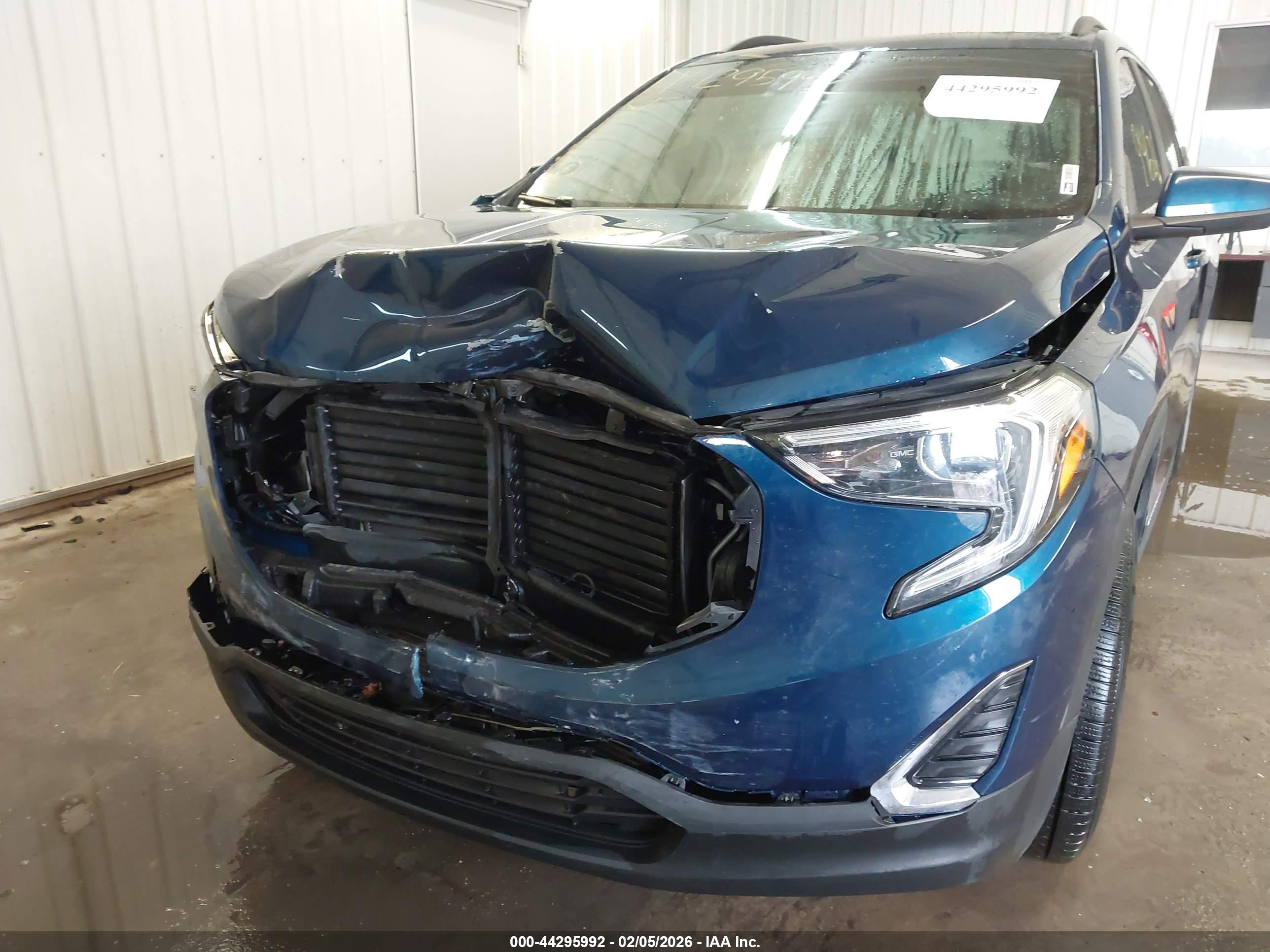 GMC TERRAIN image 6