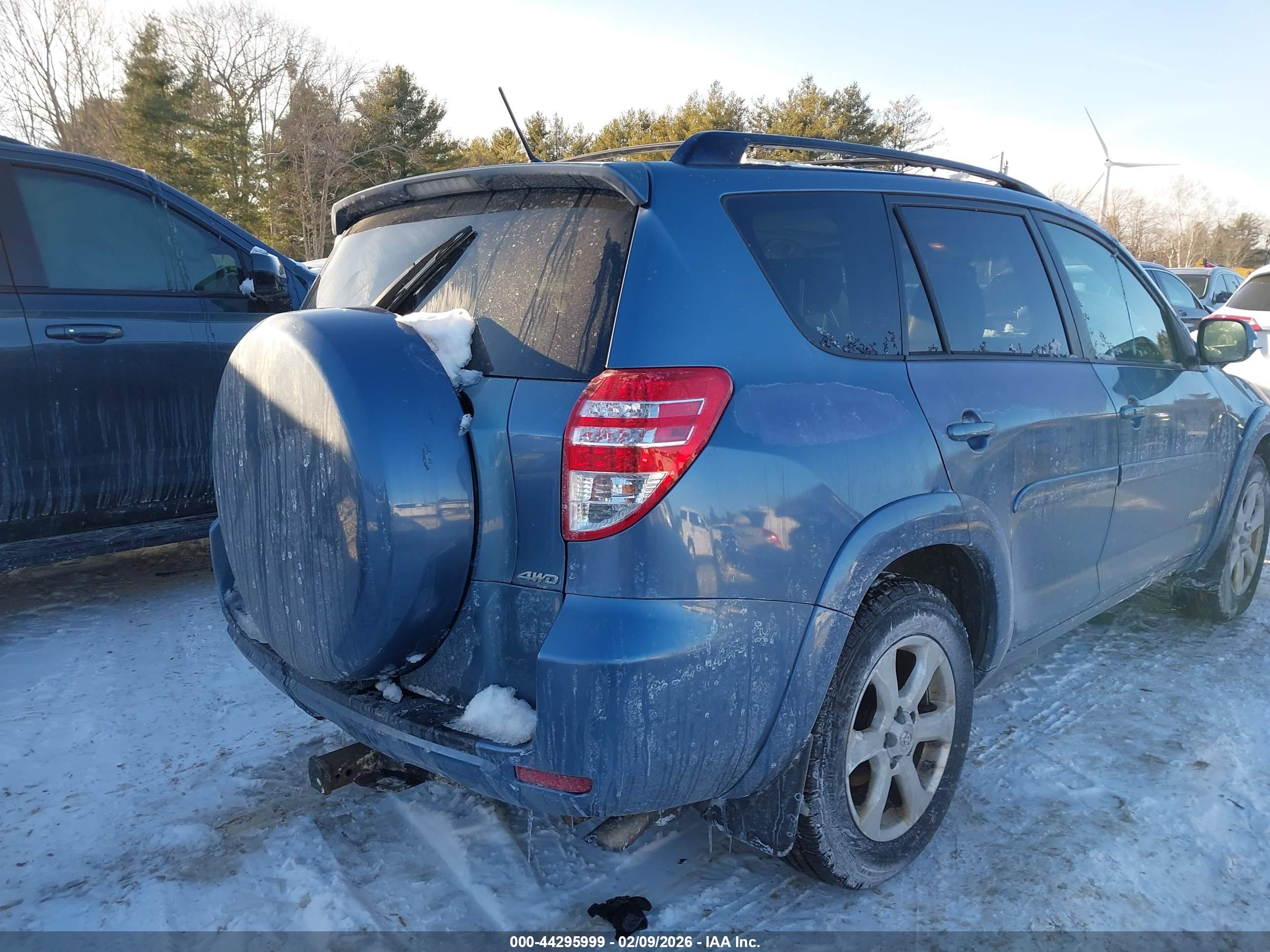 TOYOTA RAV4 image 4