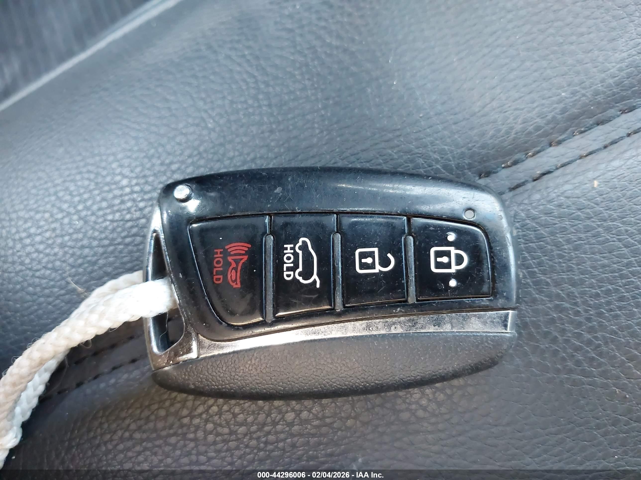 HYUNDAI SANTA image 11