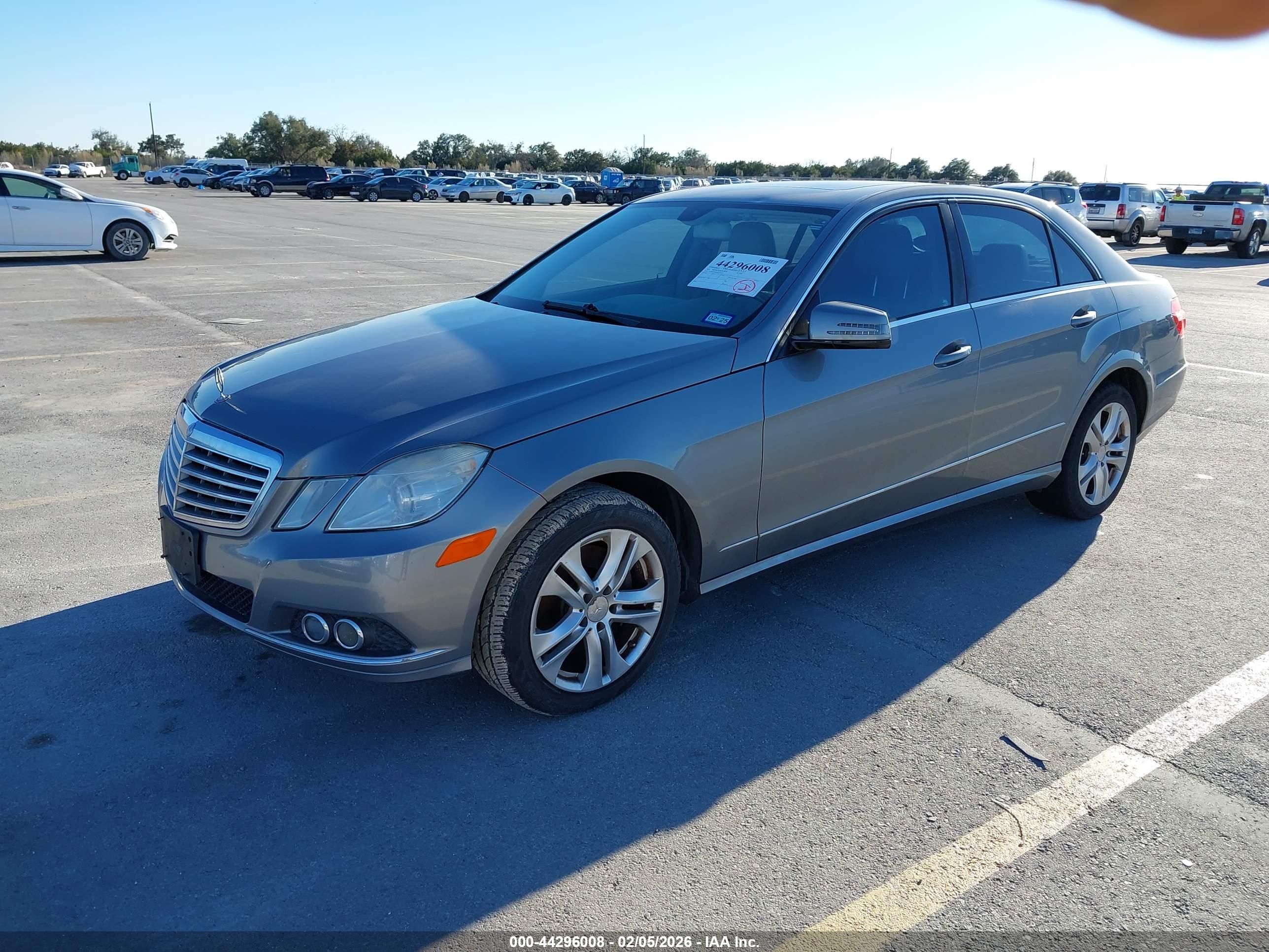 MERCEDES-BENZ E image 2