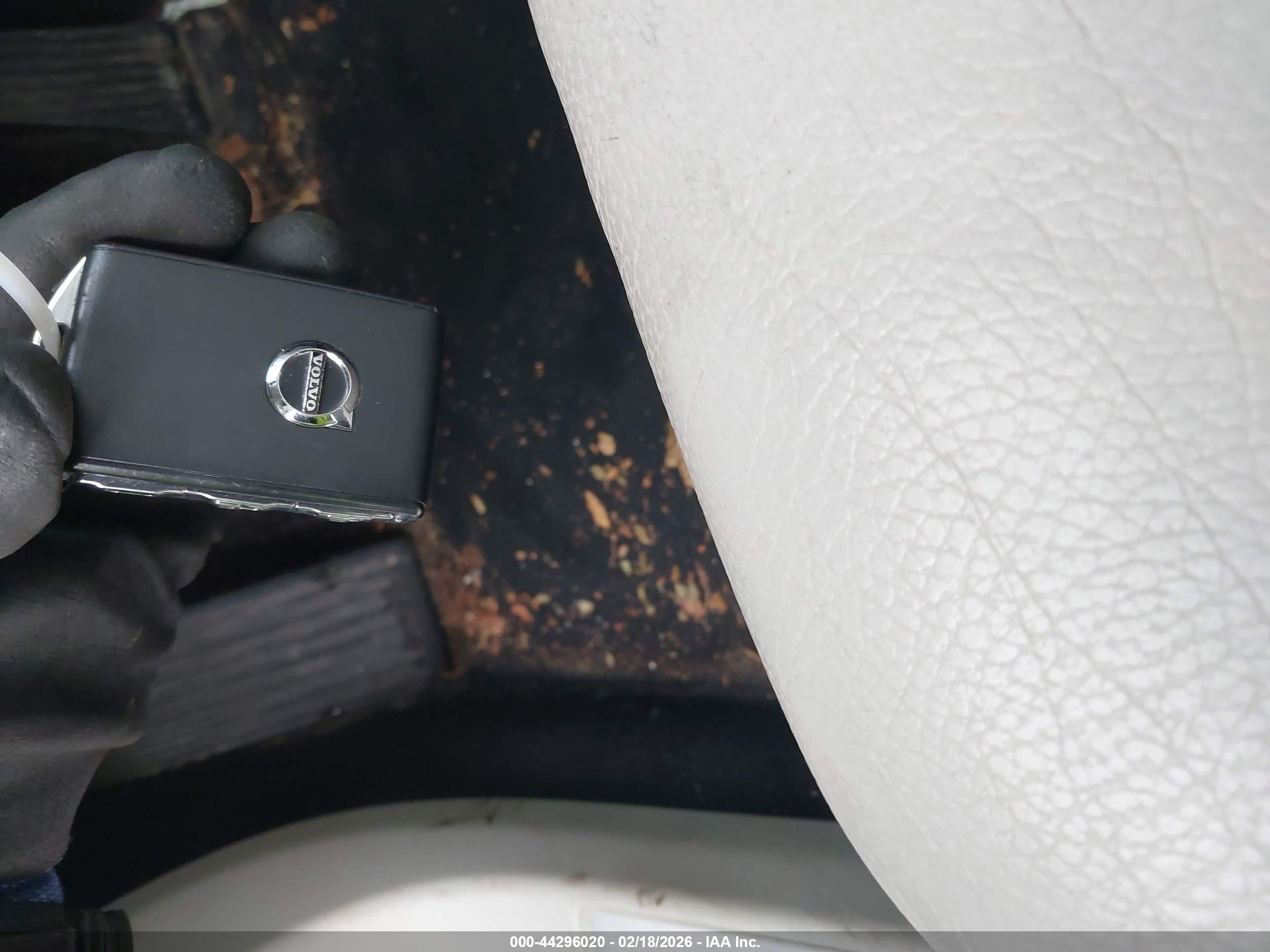VOLVO S60 image 11