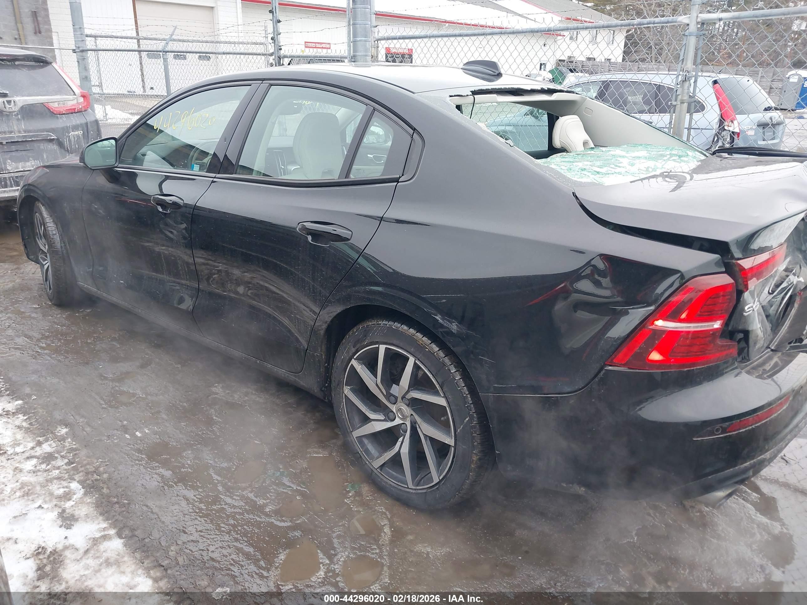 VOLVO S60 image 3