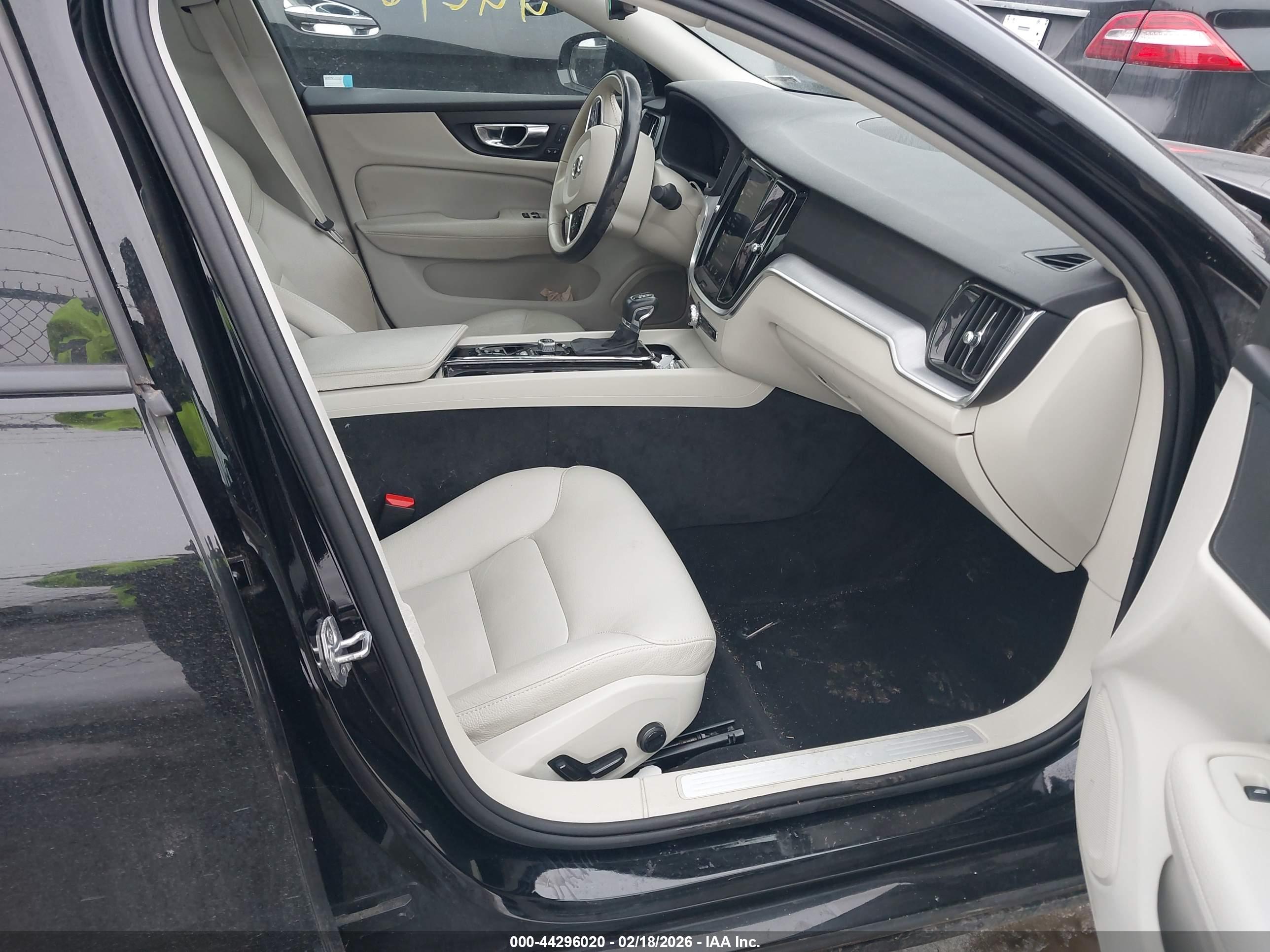 VOLVO S60 image 5