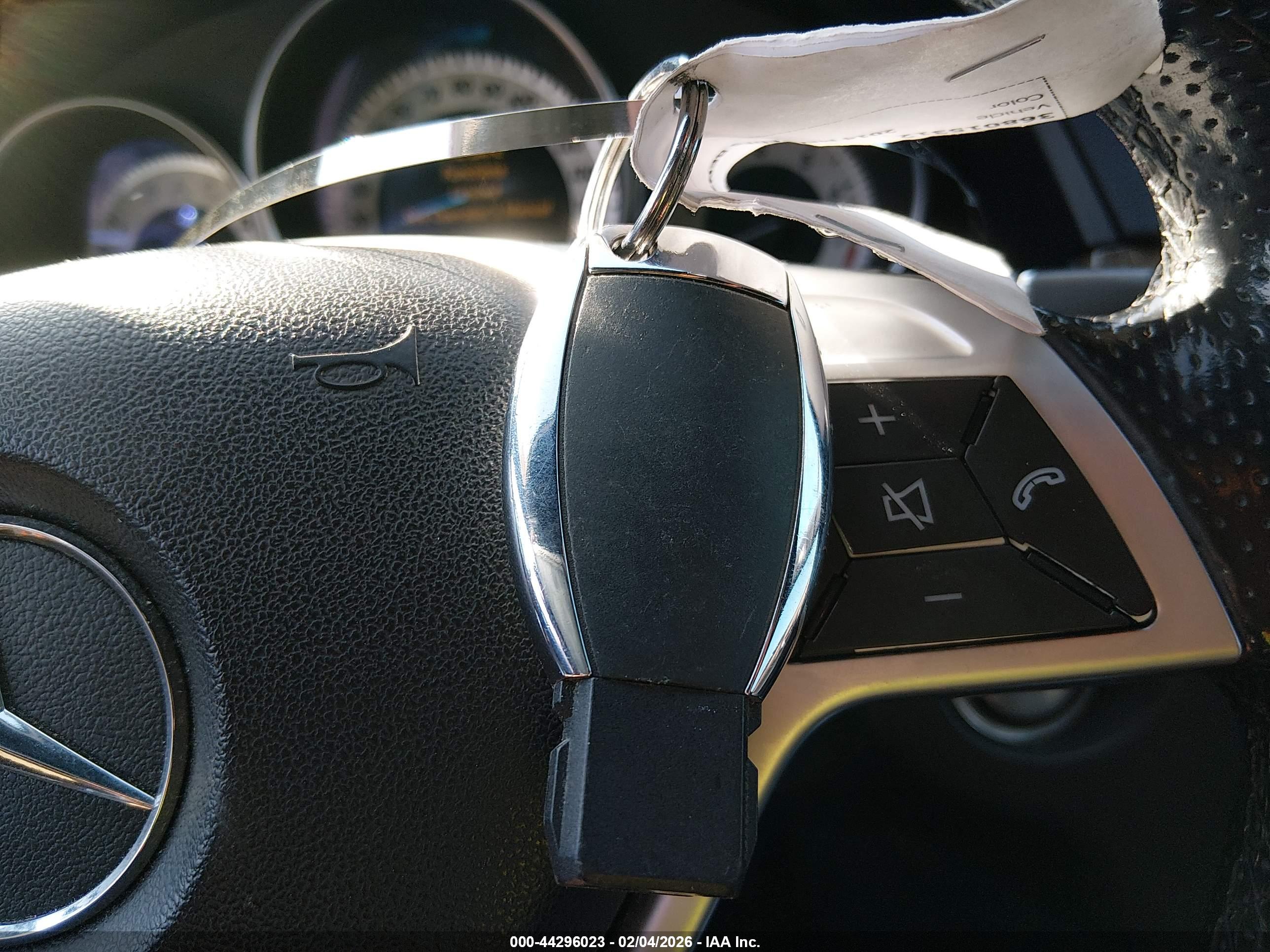 MERCEDES-BENZ E image 11