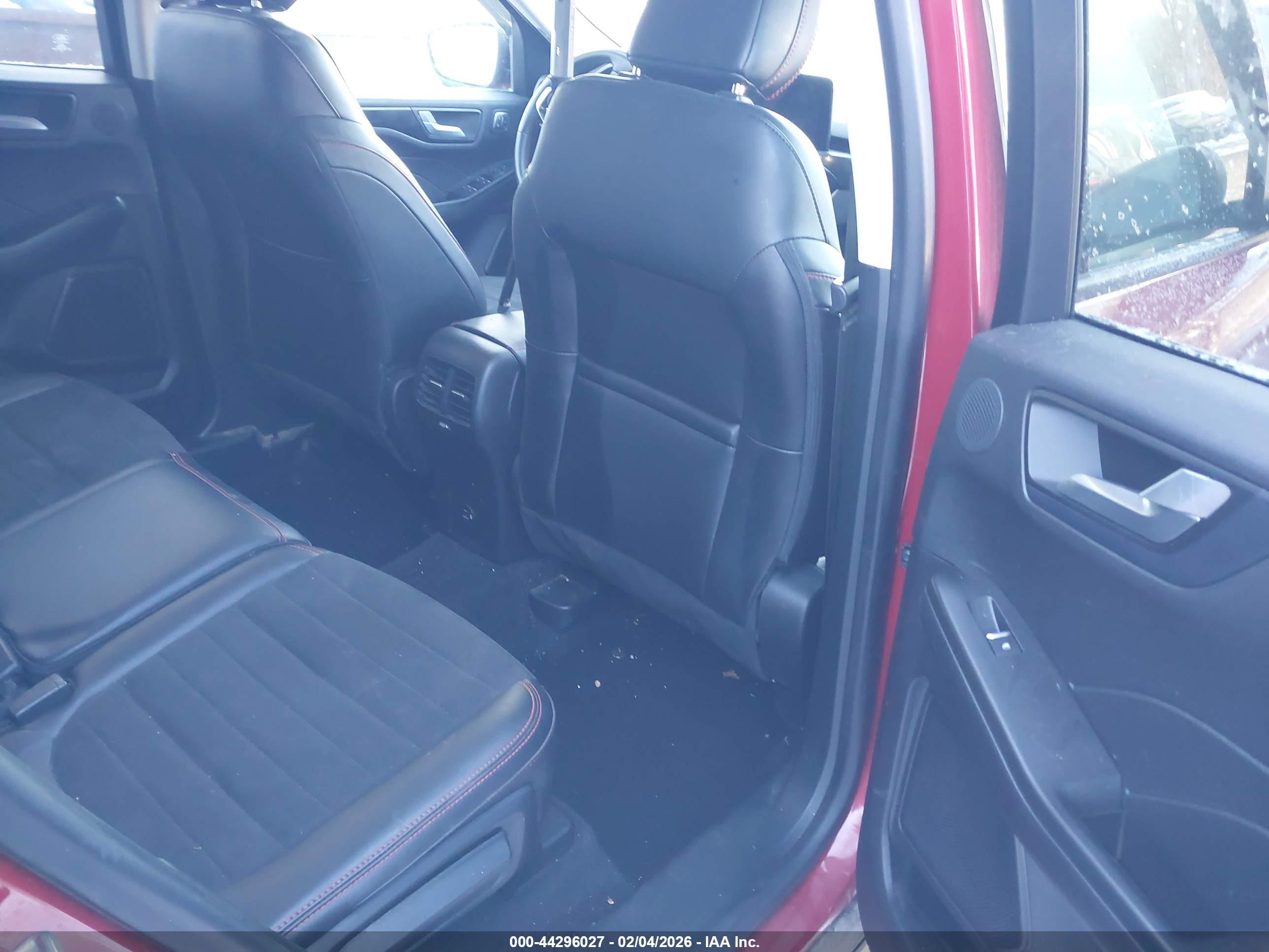 FORD ESCAPE image 8