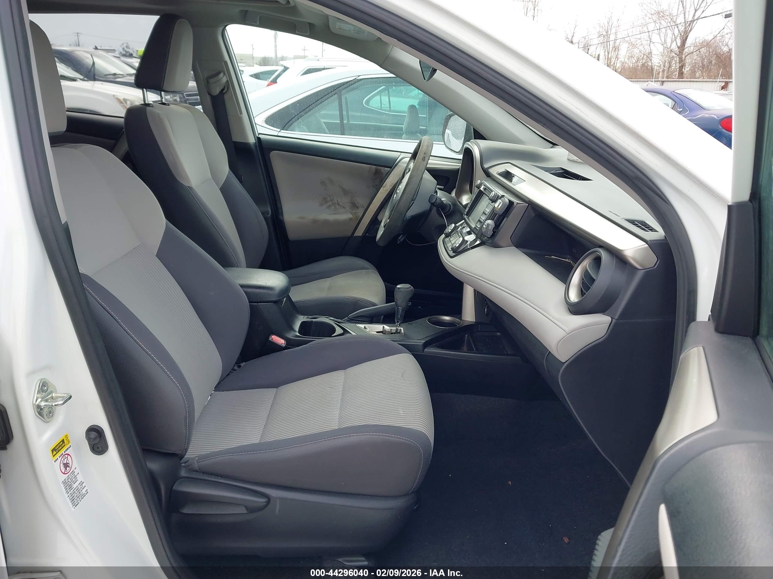 TOYOTA RAV4 image 5