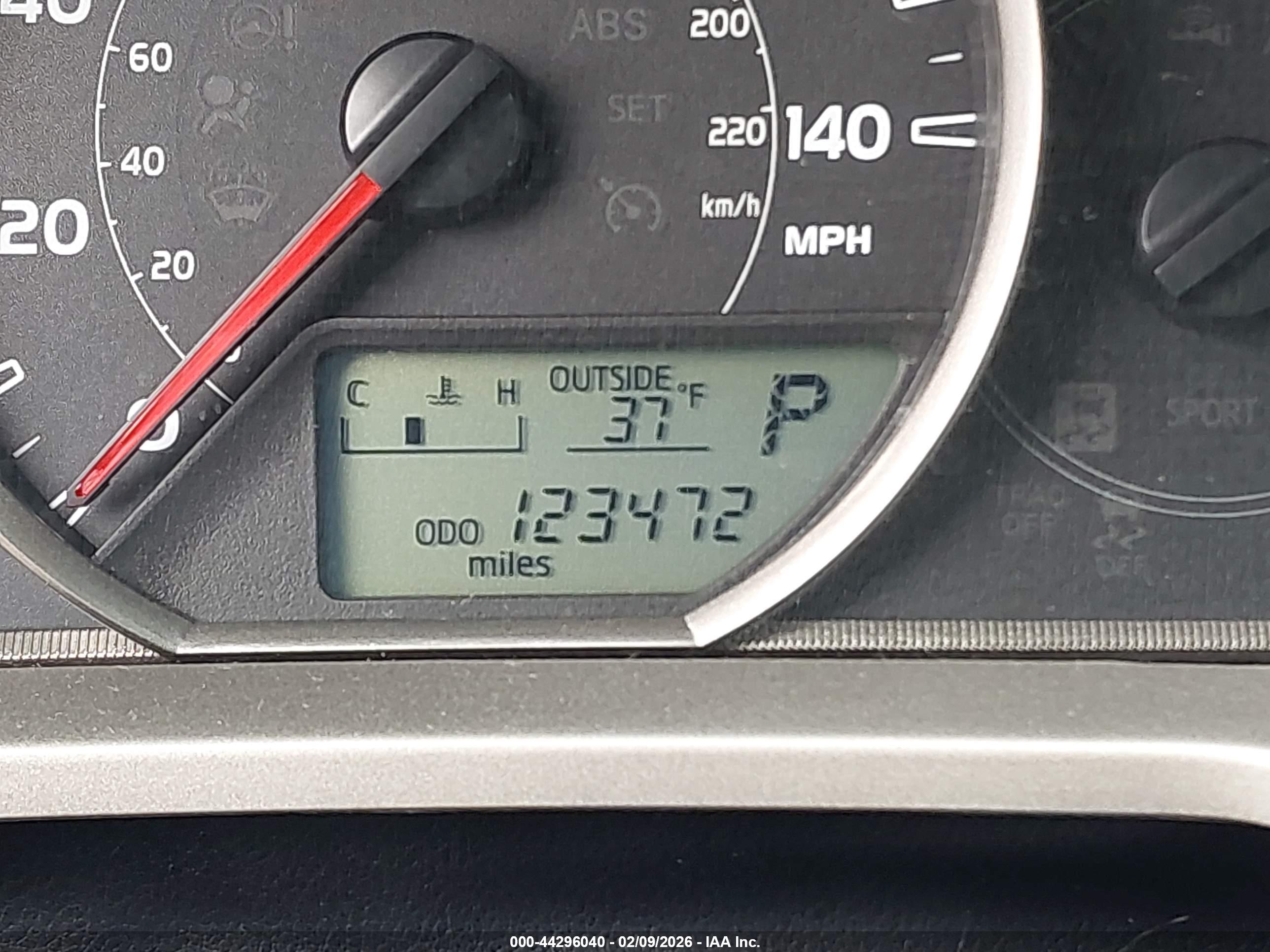 TOYOTA RAV4 image 7
