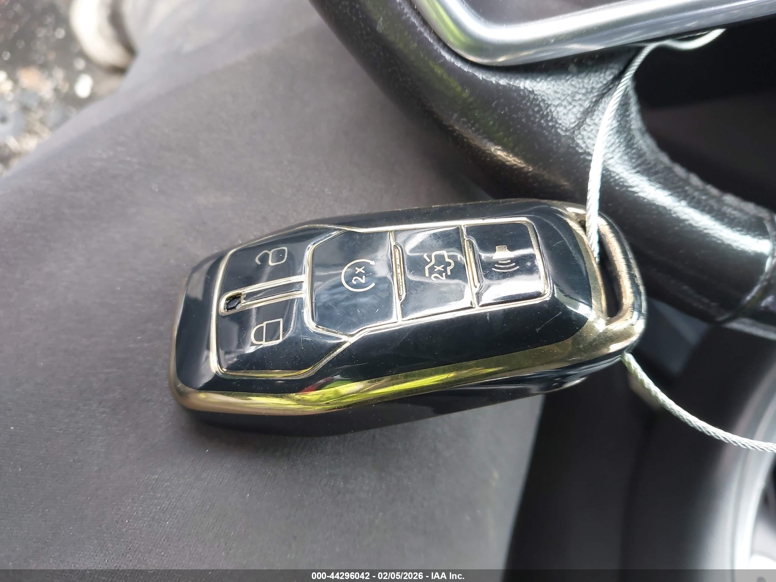 FORD FUSION image 11