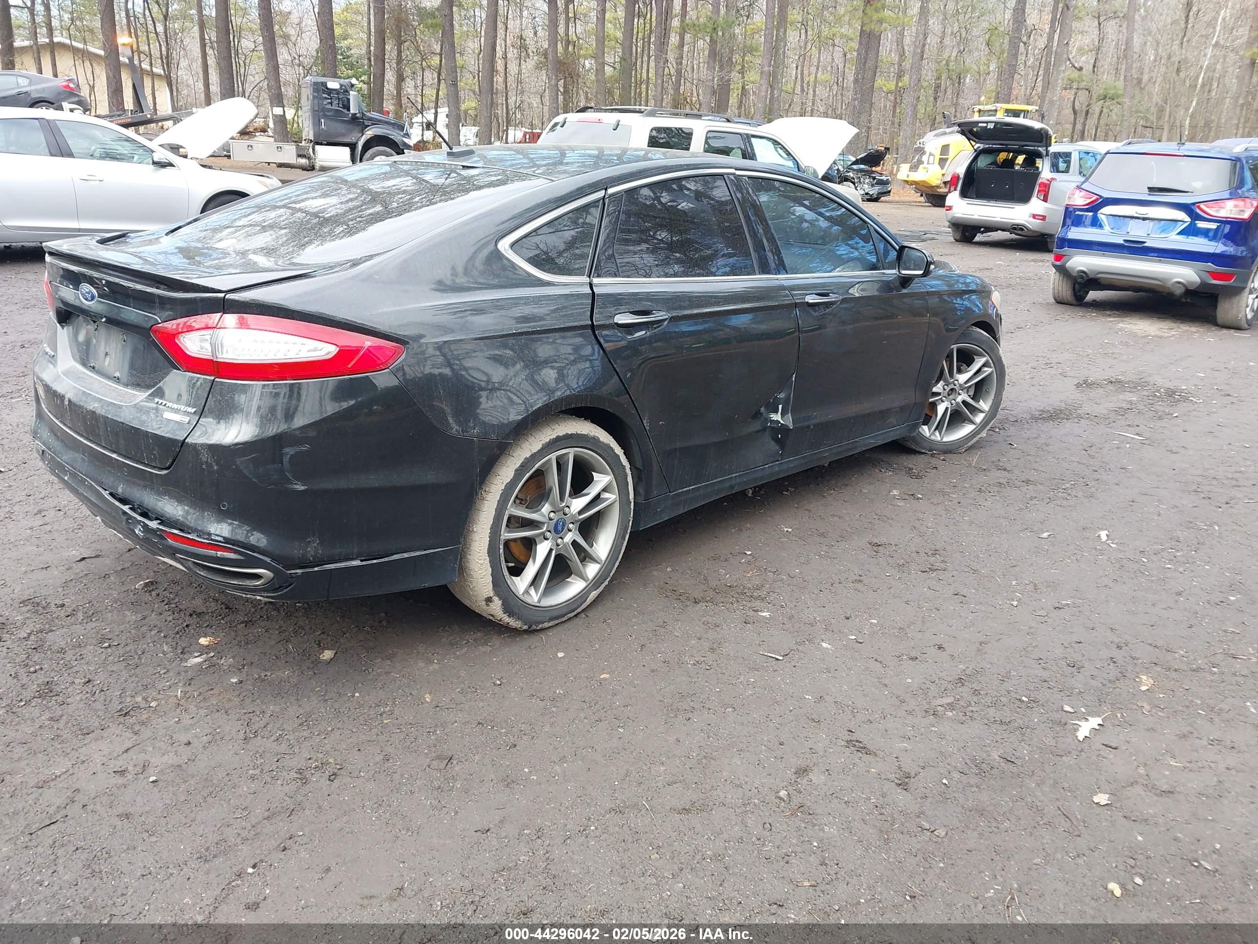 FORD FUSION image 4