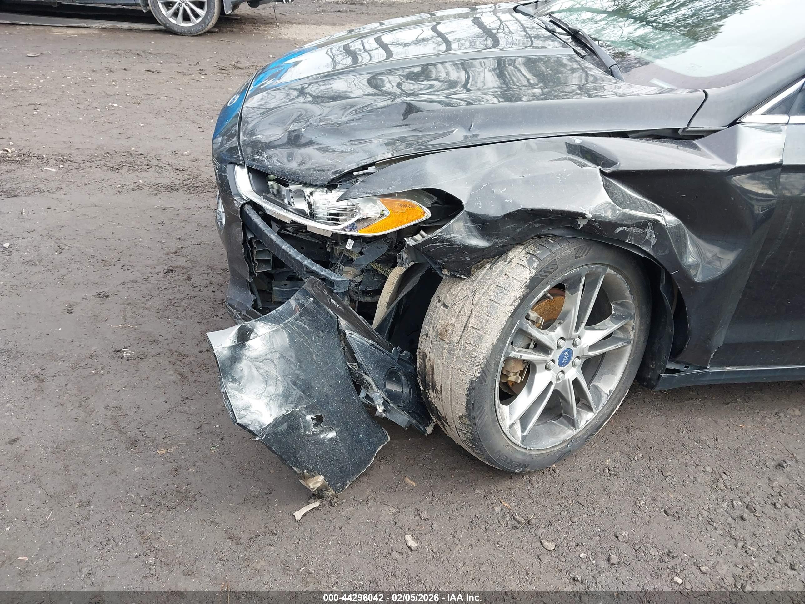 FORD FUSION image 6